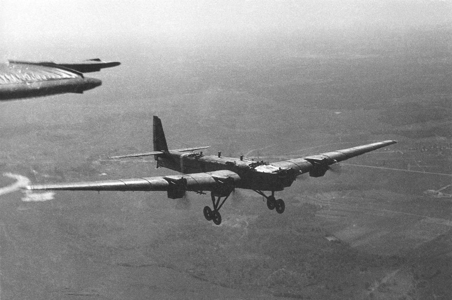 Советские бомбардировщики. ТБ-3 бомбардировщик. Самолет бомбардировщик ТБ 3. ТБ 3 самолет Туполева. Бомбы на ТБ-3.