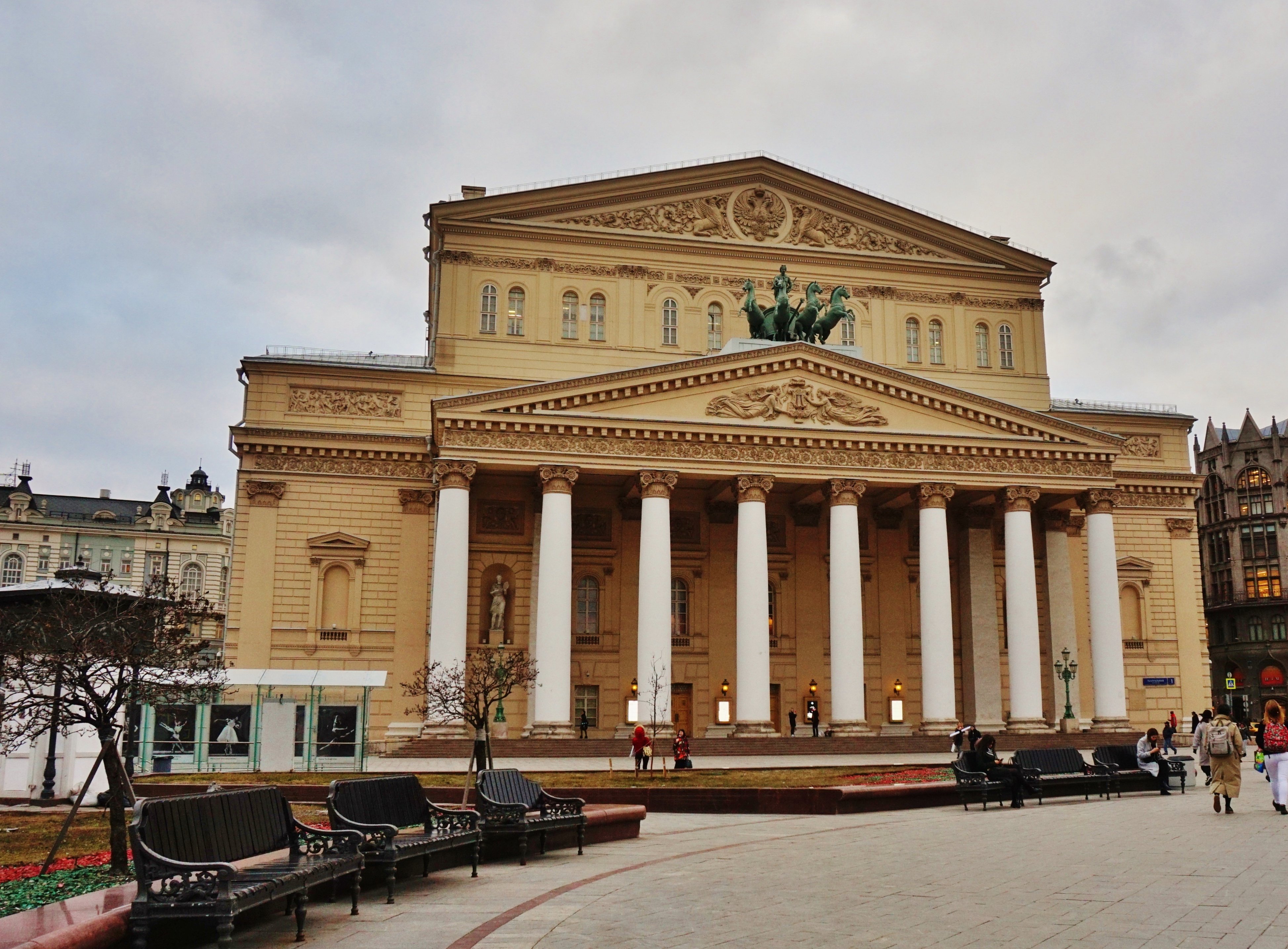 Фото большой театр в питере