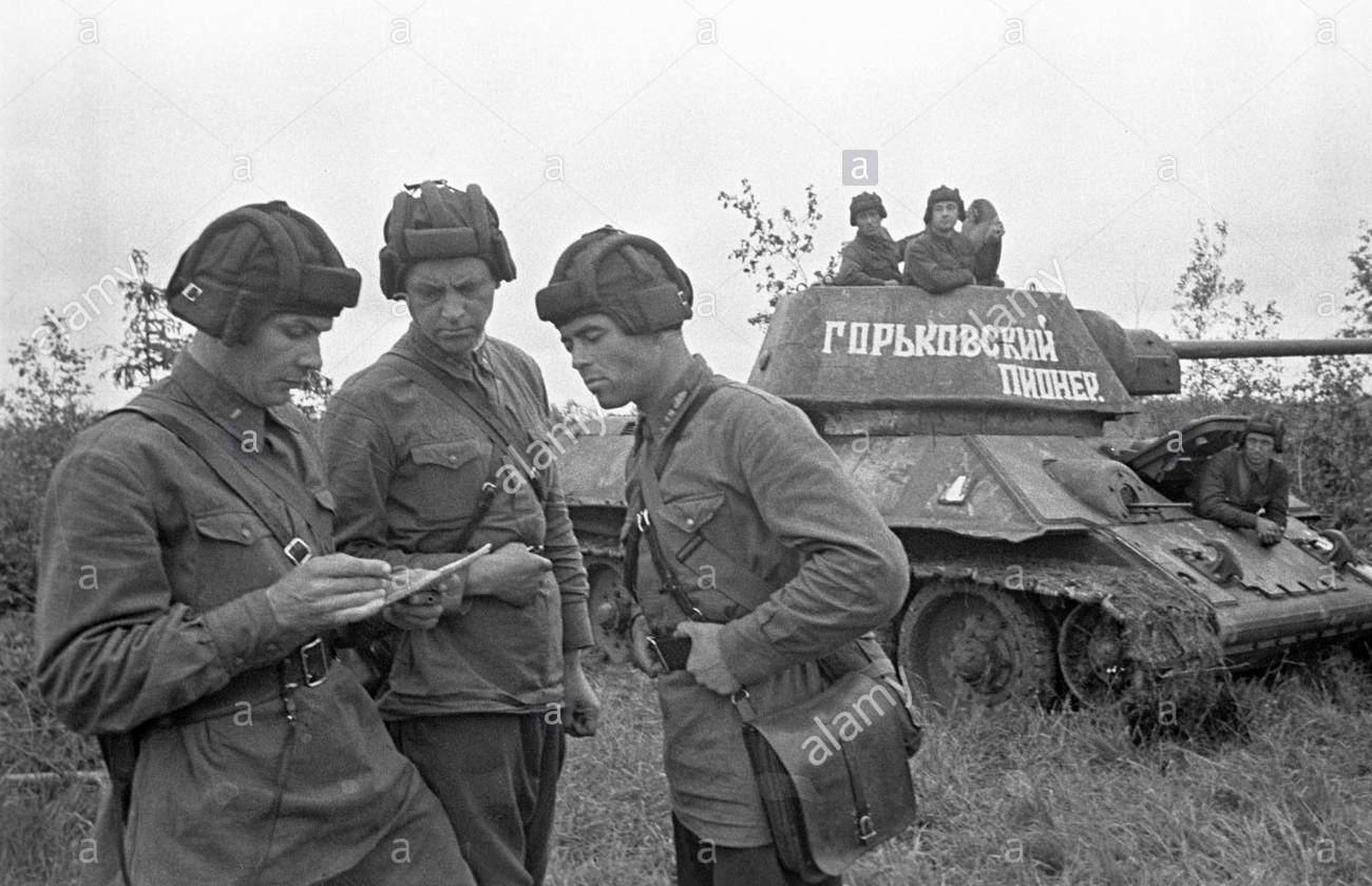 Танковый фронт. Танковая колонна «Горьковский Пионер». Т-34 Горьковский Пионер. Танковая колонна Горьковский динамовец. Т-34 1941 Горьковский Пионер.