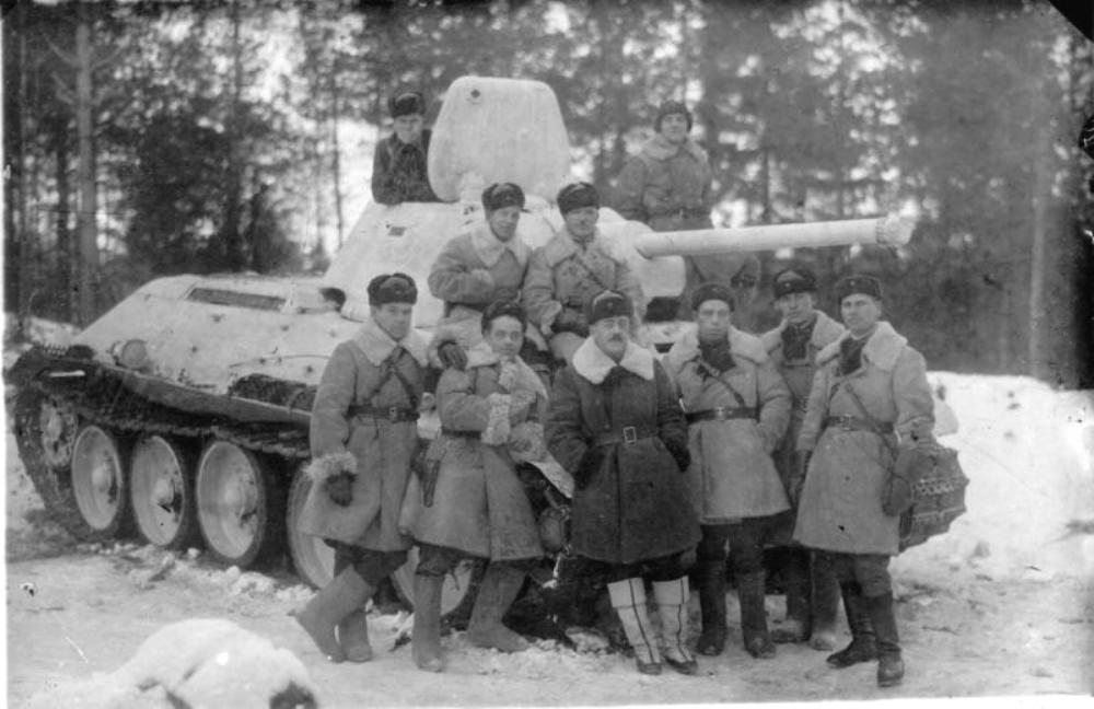 Ссср 1942. Валенки РККА 1941. Солдаты в валенках 1941-1945. Полушубок РККА 1941. РККА зима 1941.