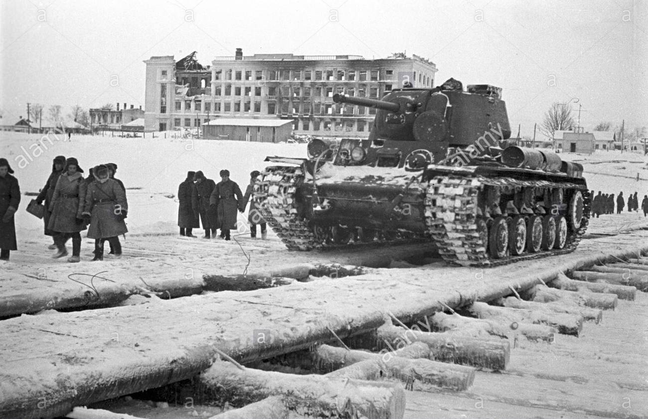 Под калинином. Кв1 битва за Москву. Битва за Тверь 1941. Калининская наступательная операция 1941-1942. Калининская наступательная операция.