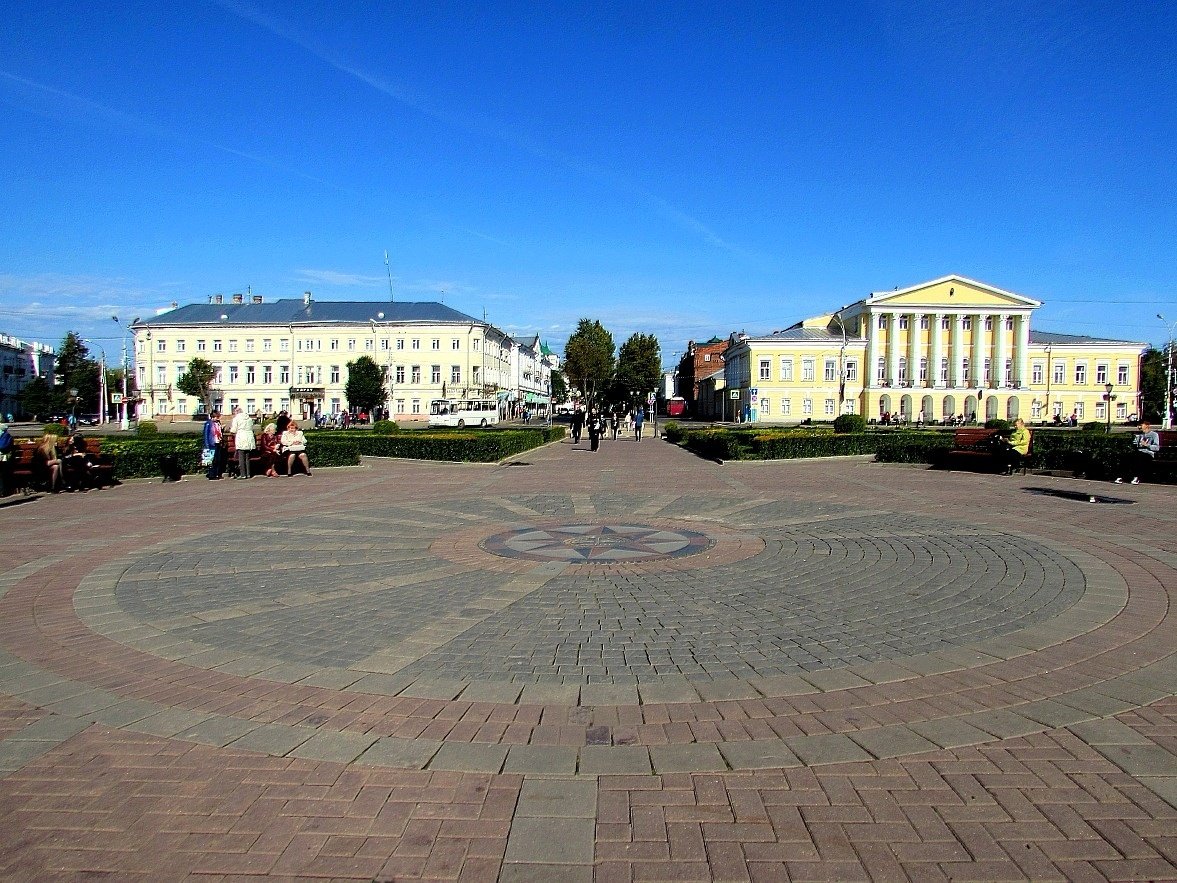 Площадь костромы. Сусанинская площадь в Костроме. Сусанинская площадь в Костроме сковородка. Площадь Ивана Сусанина в Костроме. Сусанинский сквер Кострома.