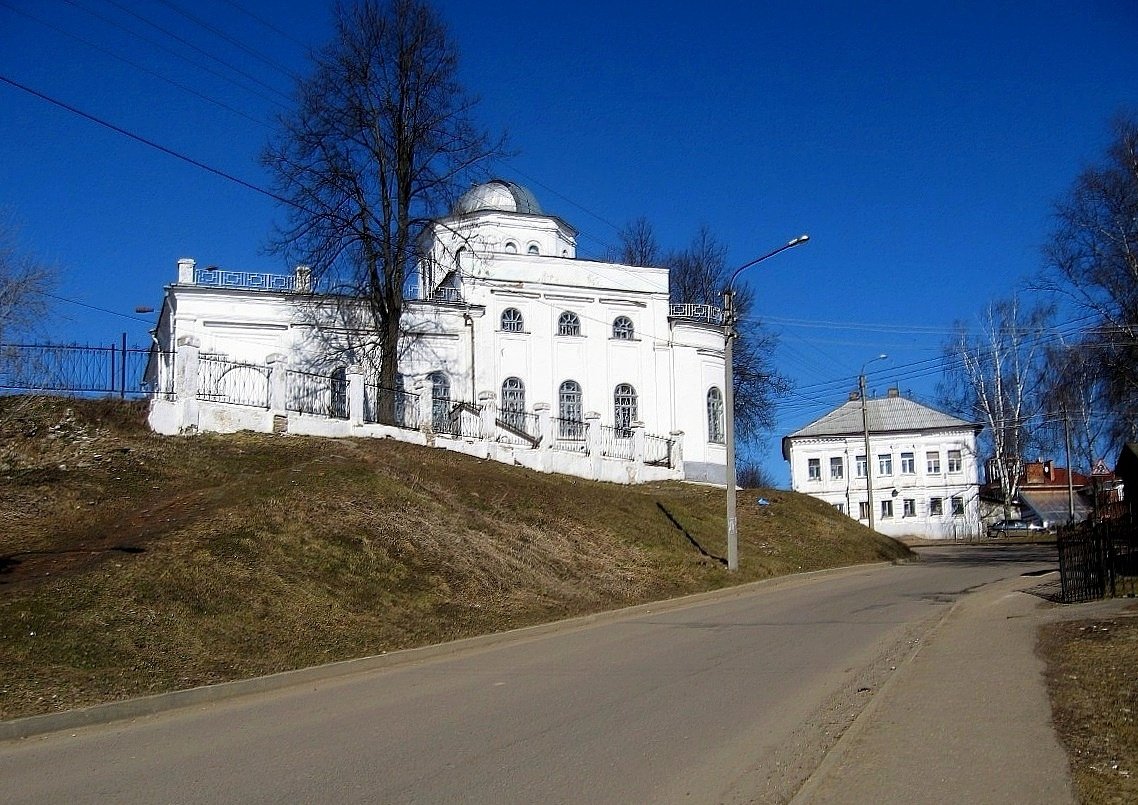 Областной кострома. Церковь Иоанна Богослова на Кадкиной горе. Костромской областной планетарий. Церковь Иоанна Богослова на Кадкиной горе Кострома. Церковь Иоанна Богослова Горная улица Кострома.