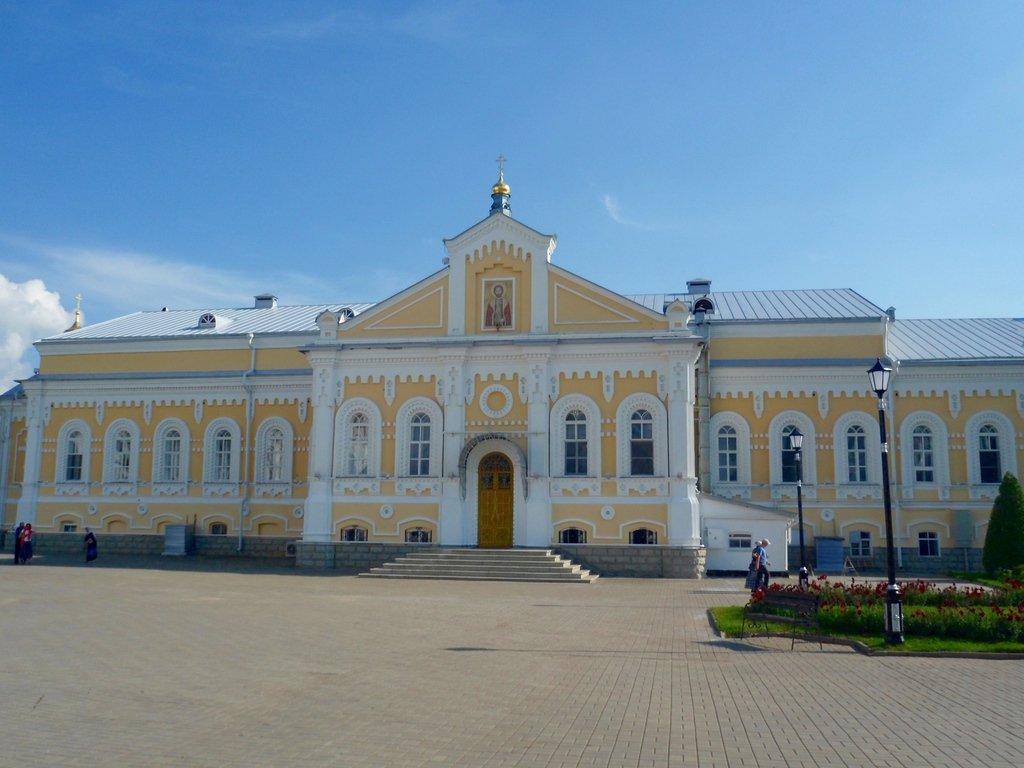 Трапезный храм Александра Невского Дивеево