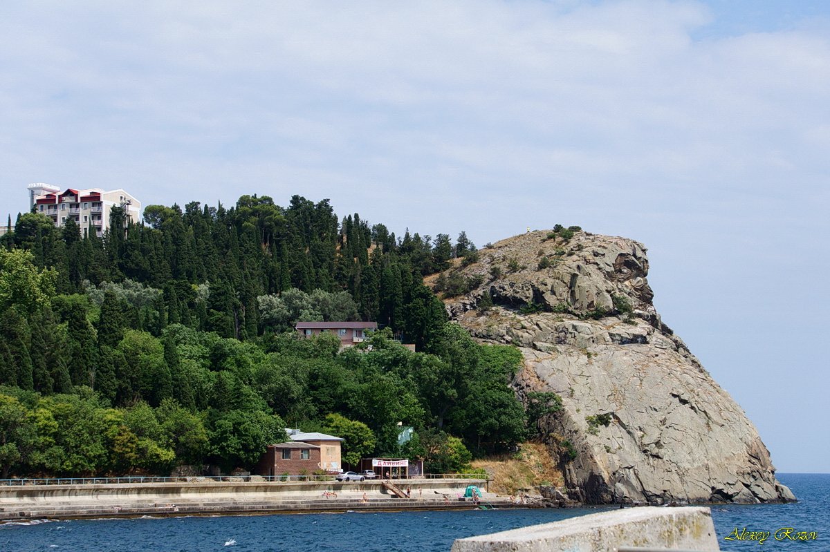 Образ утеса. Партенит мыс Плака. Мыс Плака Кучук-Ламбат. Мыс Утес. Скала Плака санаторий Утес.