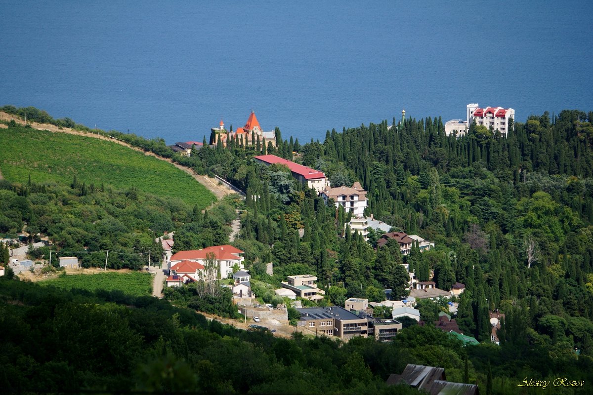 Гагарина крым. Утес. Дворец княгини Гагариной. Замок Гагариной в Крыму Утес. Мыс Плака в Крыму дворец Гагариной. Замок на мысе Плака в Крыму.