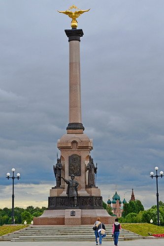 Памятник Тысячелетию Ярославля.