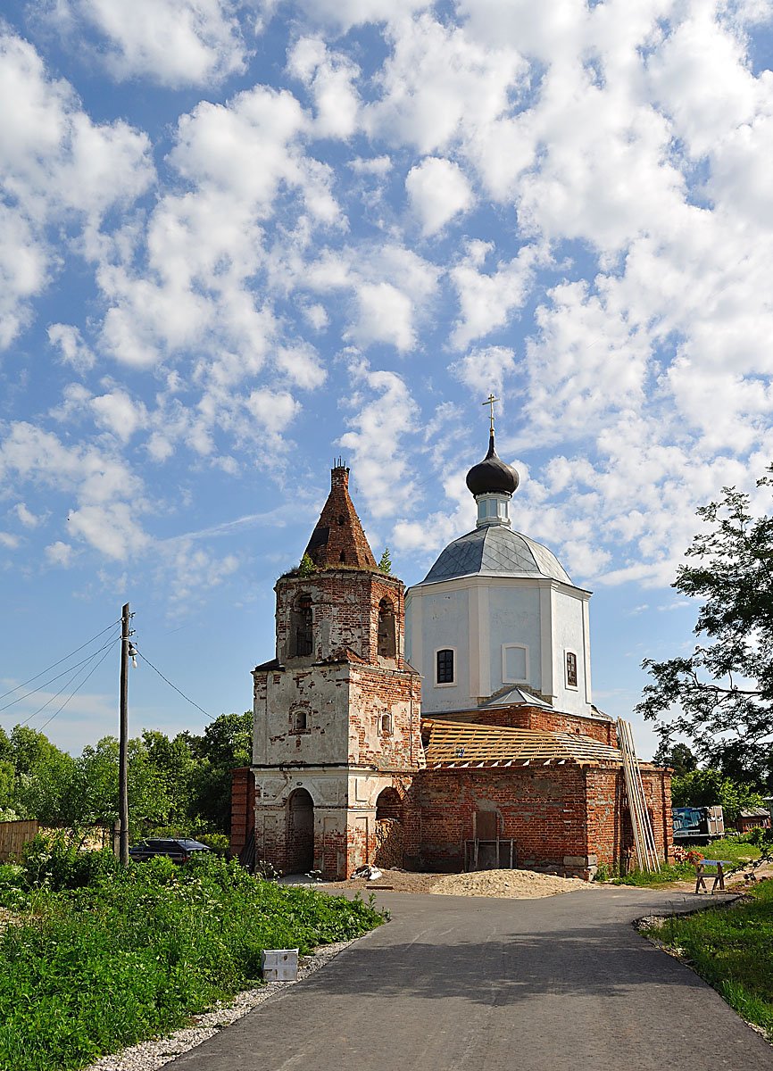 Село новинки. Церковь в новинках Серпуховского района. Церковь Казанской иконы Божией матери (Серпухов). Храм Московской области Серпуховский район. Храм Рождества Пресвятой Богородицы (Бегичево).