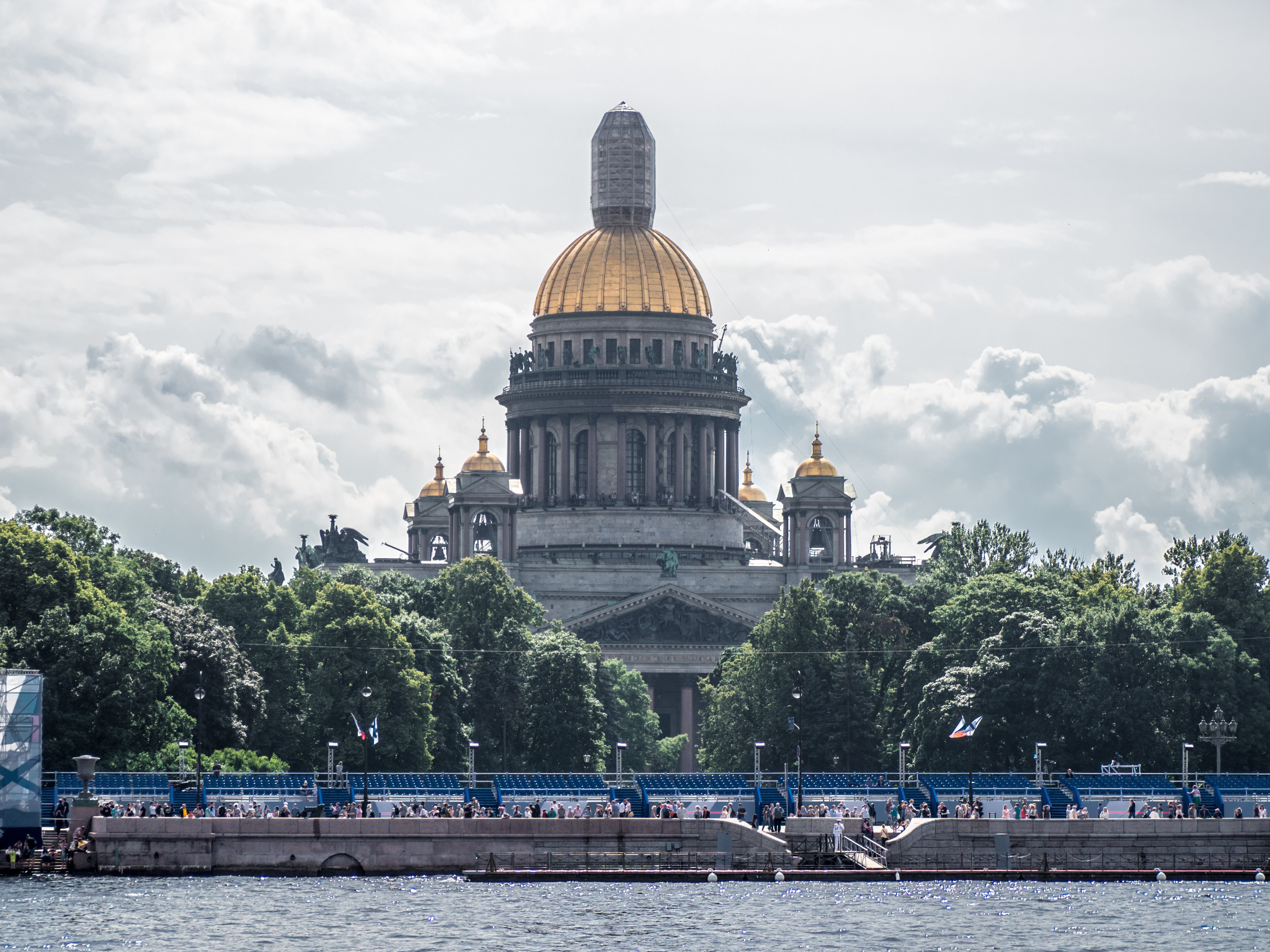 Съездить в питер с ребенком. Питер давно.