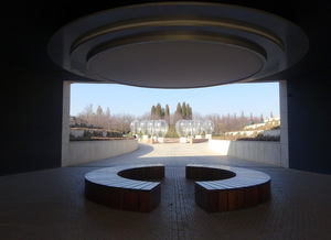 У входа в амфитеатр