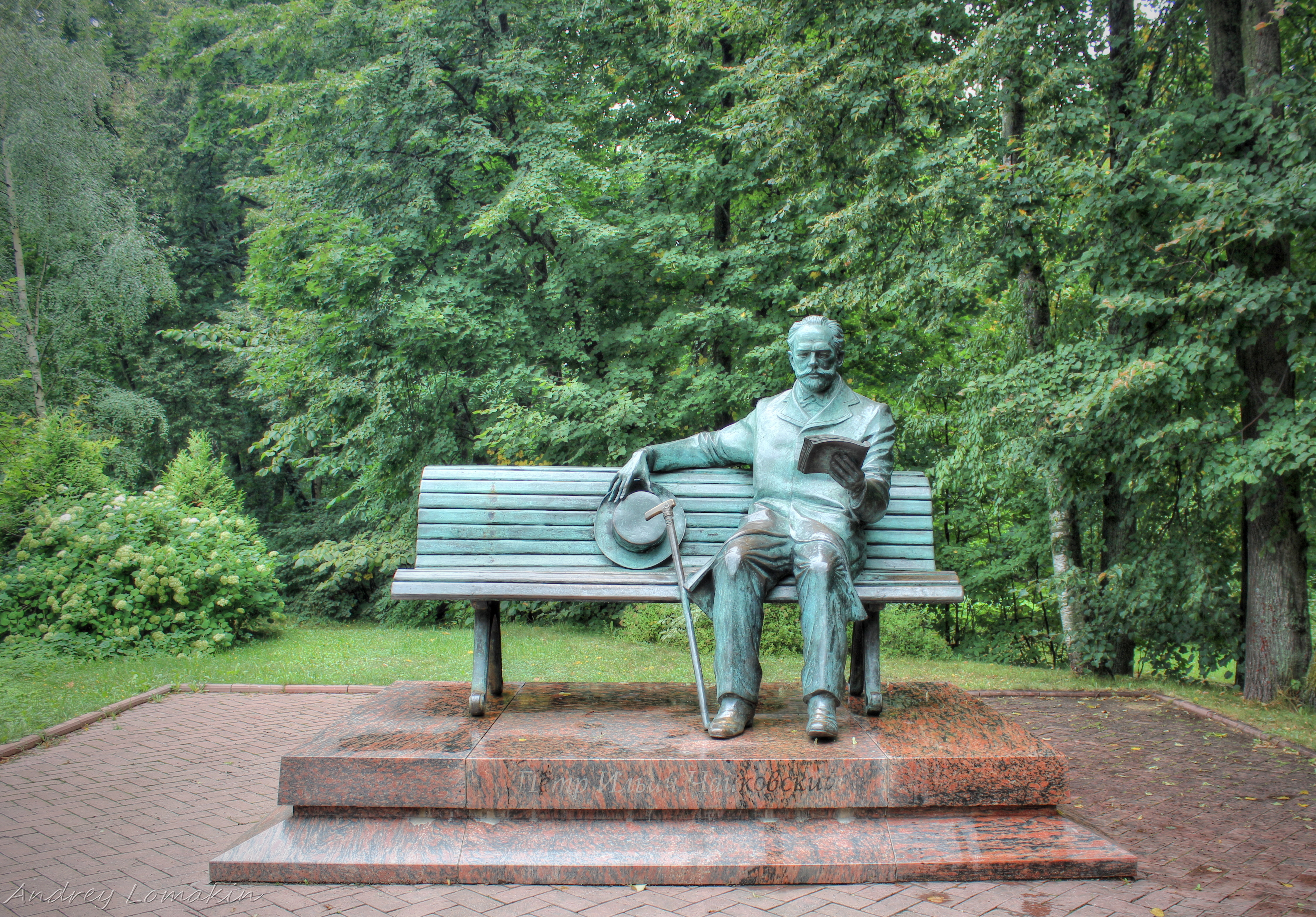 Клин город чайковского. Памятник Чайковскому Клин музей. Город Клин Чайковский. Памятник п и Чайковскому в Клину. Дом музей Чайковского в Клину памятник.