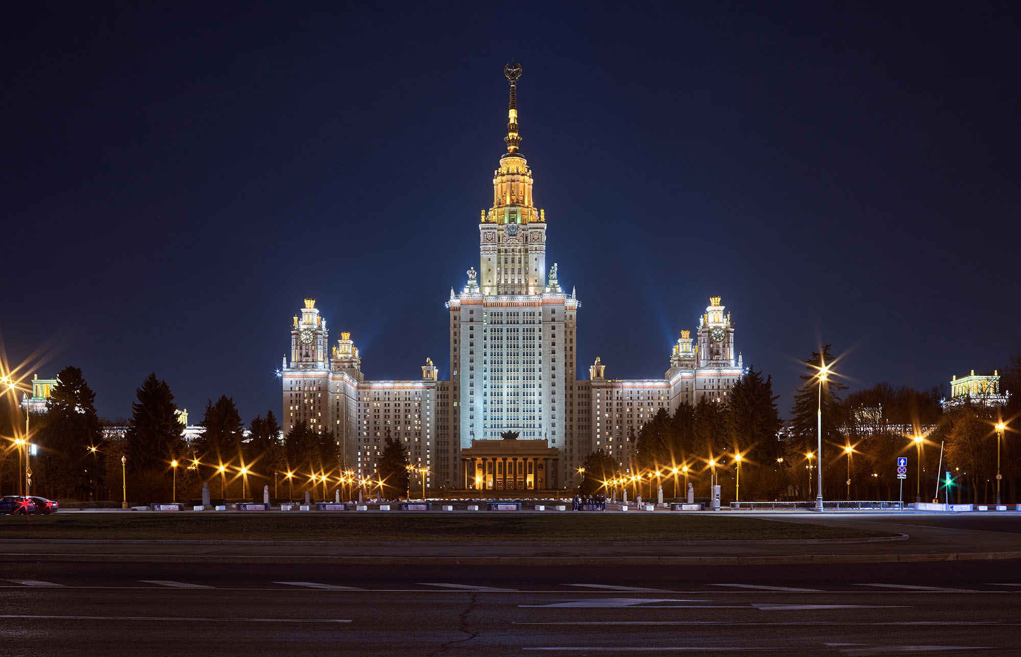 Мгу район москвы. МГУ им Ломоносова. Ломоносов 2012 МГУ. Московский государственный университет имени м.в. Ломоносова Баку. Московский университет имени Ломоносова фото.