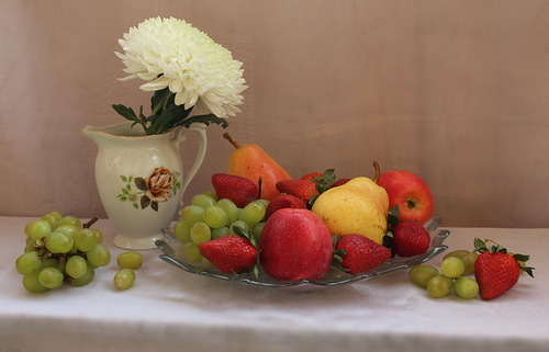 натюрморт цветочно-ягодно-фруктовый