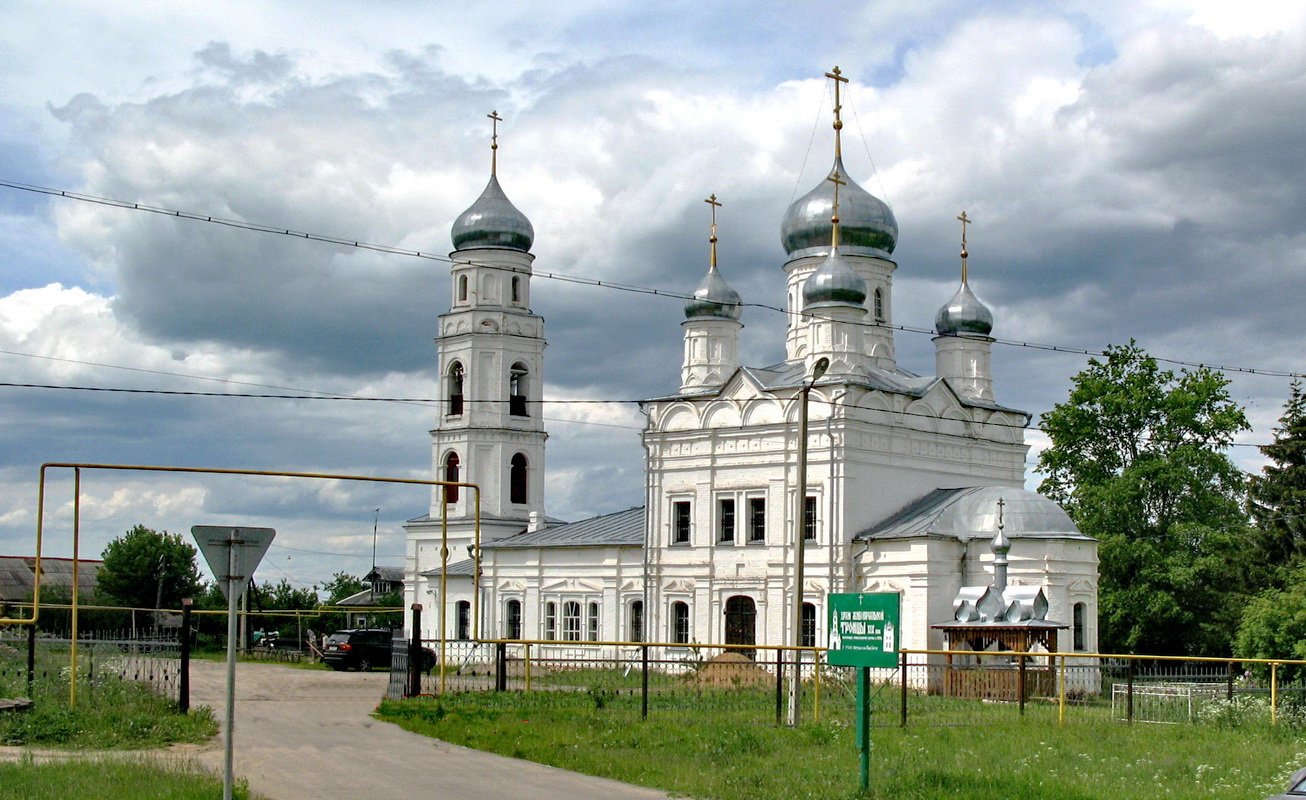 Залесская слобода. Храм Живоначальной Троицы Переславль. Храм Троицы Живоначальной в Переславле Залесском. Троицкая Слобода Переславль Залесский. Троицкий храм Троицкой слободы Переславль-Залесский.