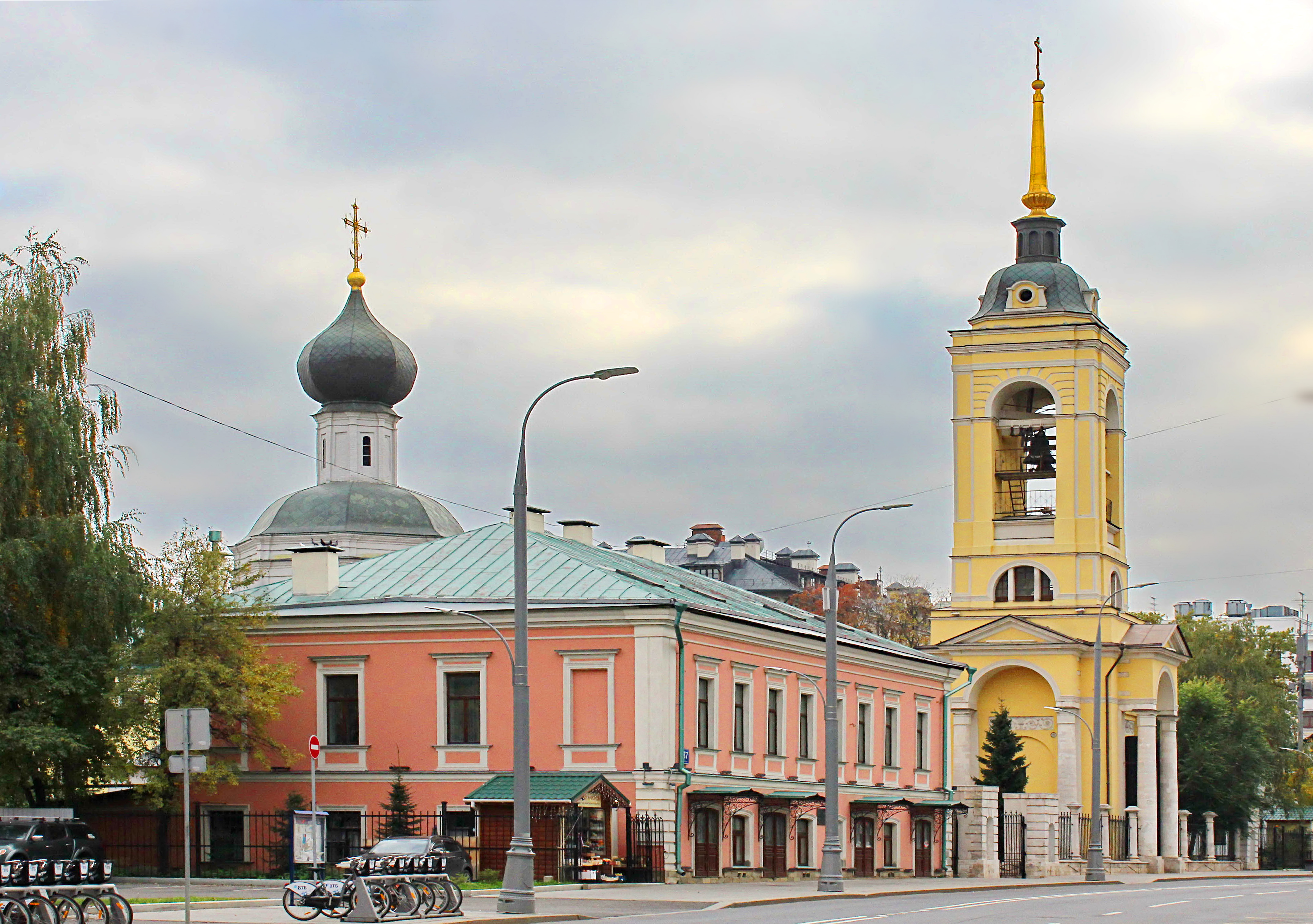 храм на большой полянке