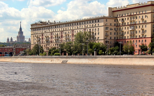 Фрунзенская набережная в Москве