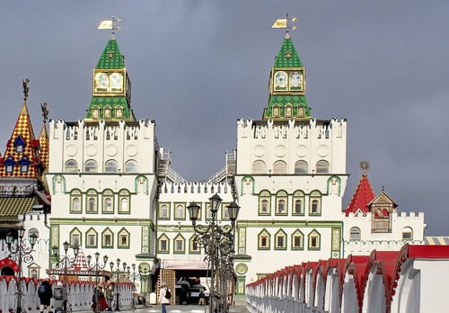башни Кремля в Изиайлово