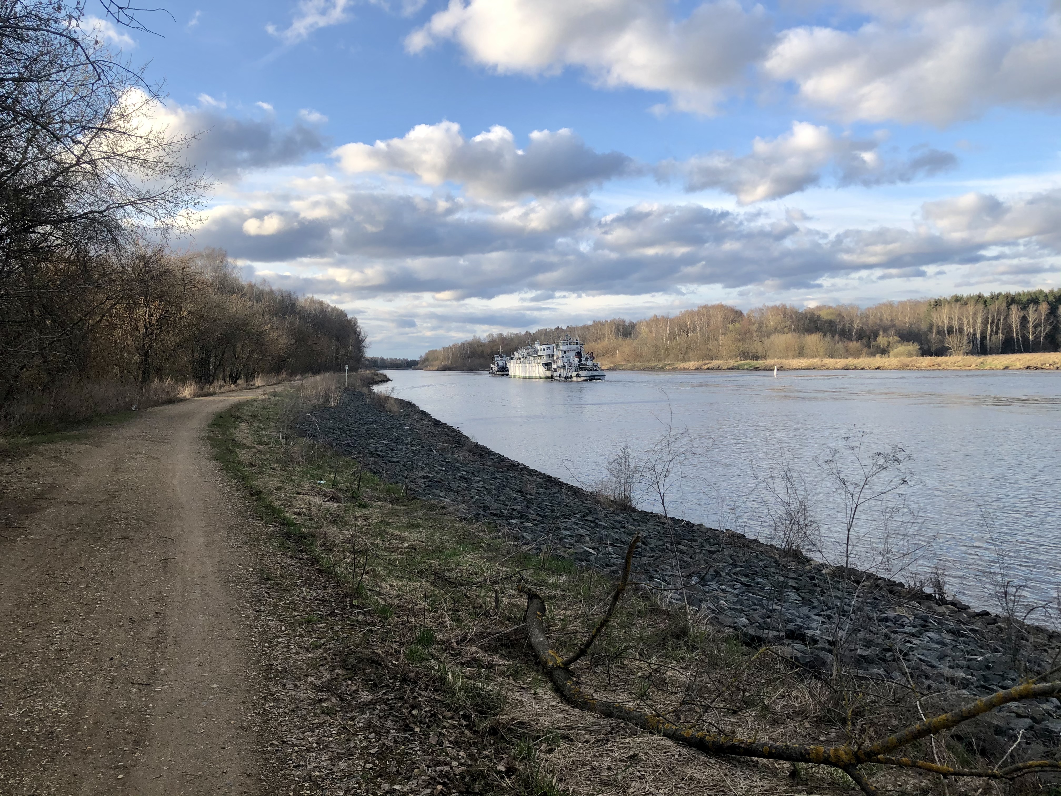 Канал реки. Канал реки фото. Пойма реки Сайма. Река ота. Река нашига.