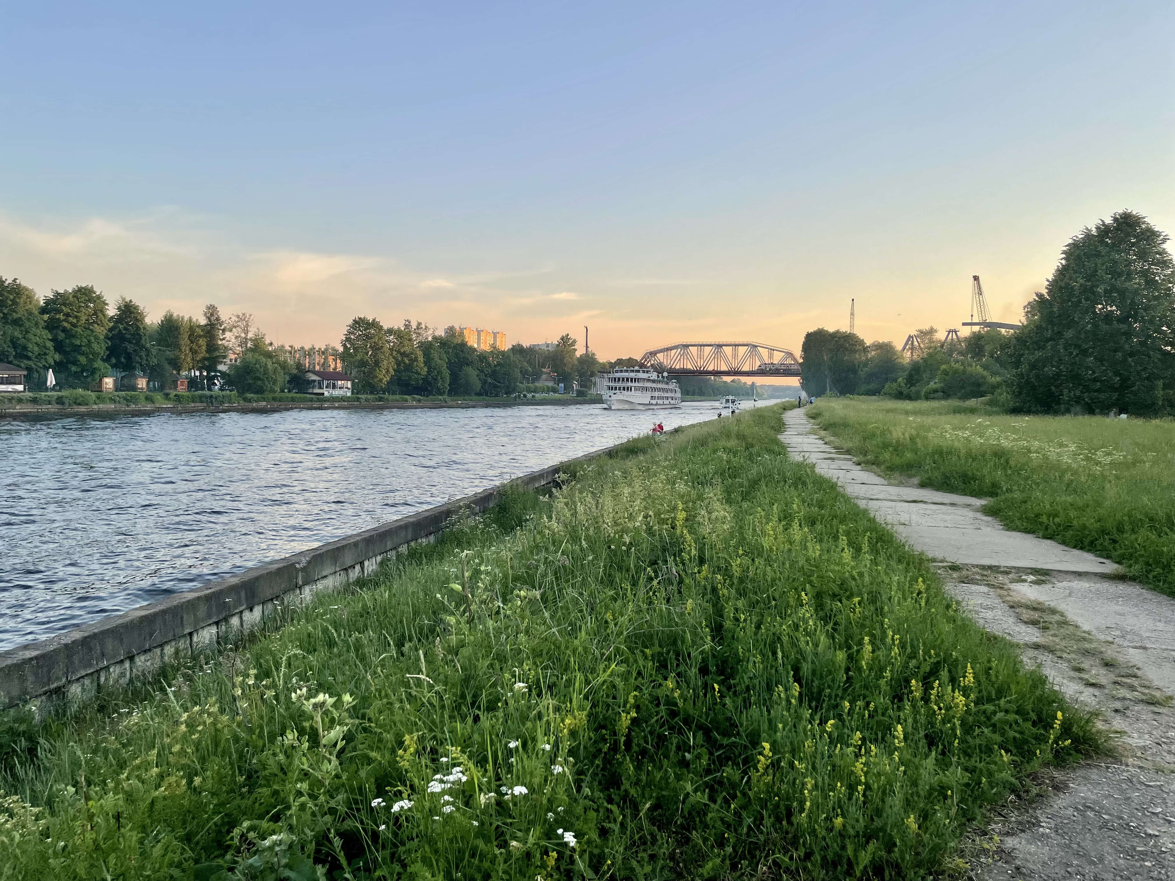 Канал реки. Речной канал. Каналы водохранилища. Канал речка. Канал Речной знаменитый.