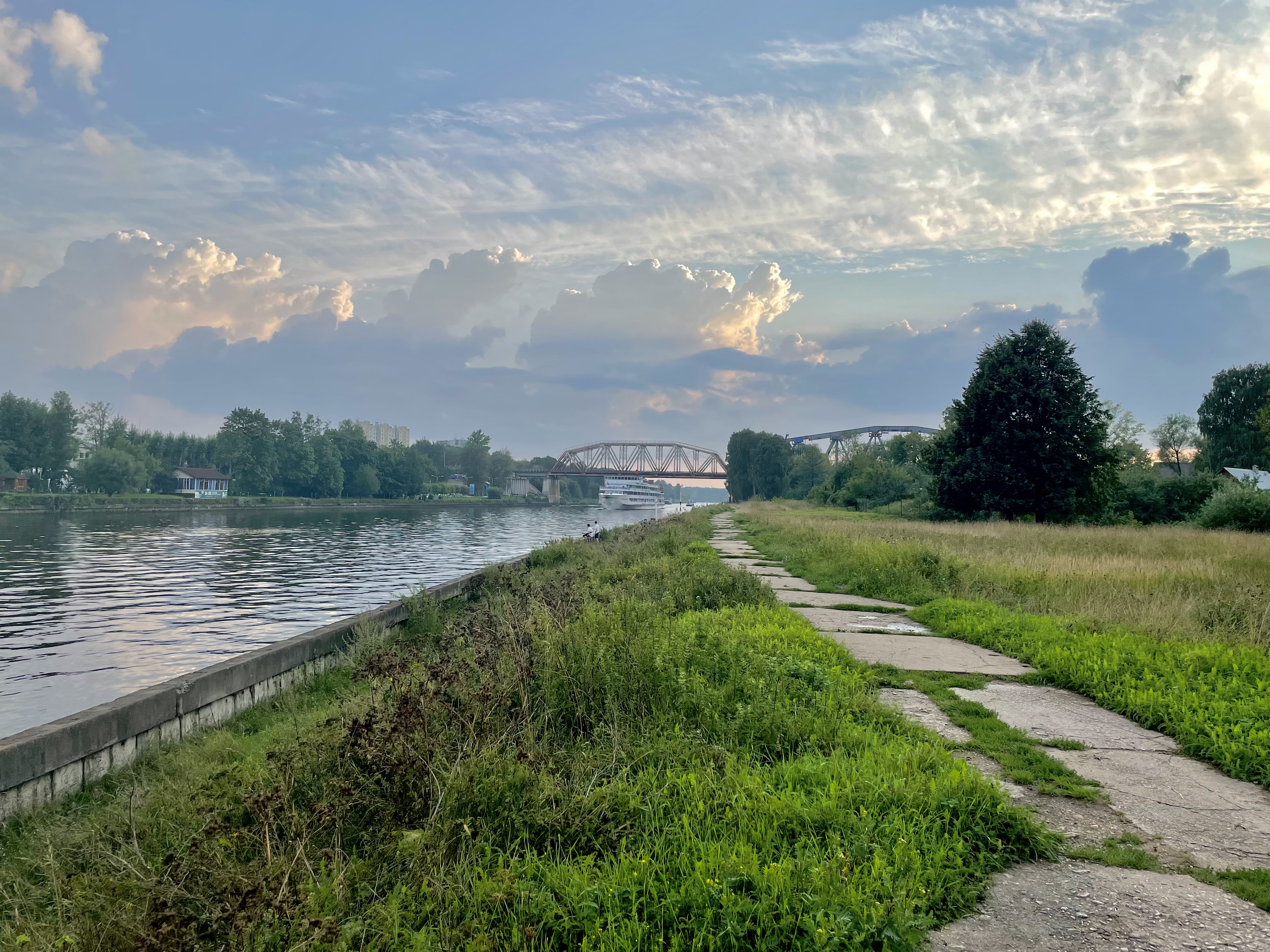 Река кан красноярский край. Каналы водохранилища. Канал реки. Река Каномка в Лодейном поле. Река нашига.