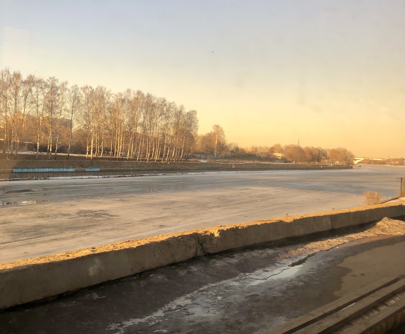 Водники канал имени Москвы. Ледоход на канале имени Москвы. Хлебниково канал имени Москвы. Водники Москва пляж.