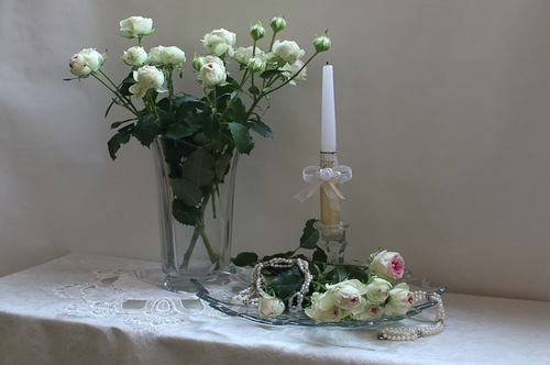 композиция с белыми  розами