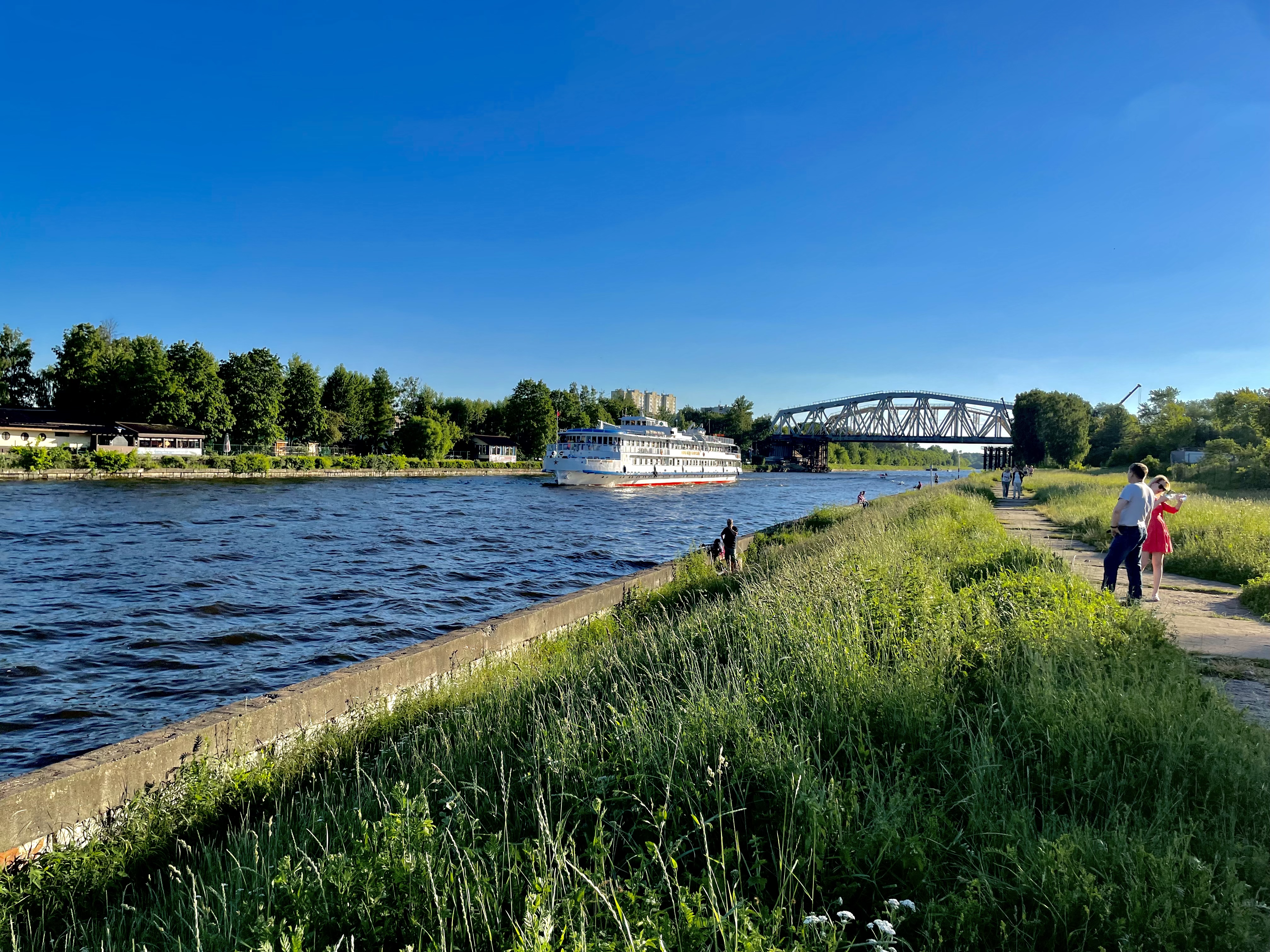 Река в твери. Река Волга в Твери. Водохранилище. Александров водохранилище. Озерна водохранилище.