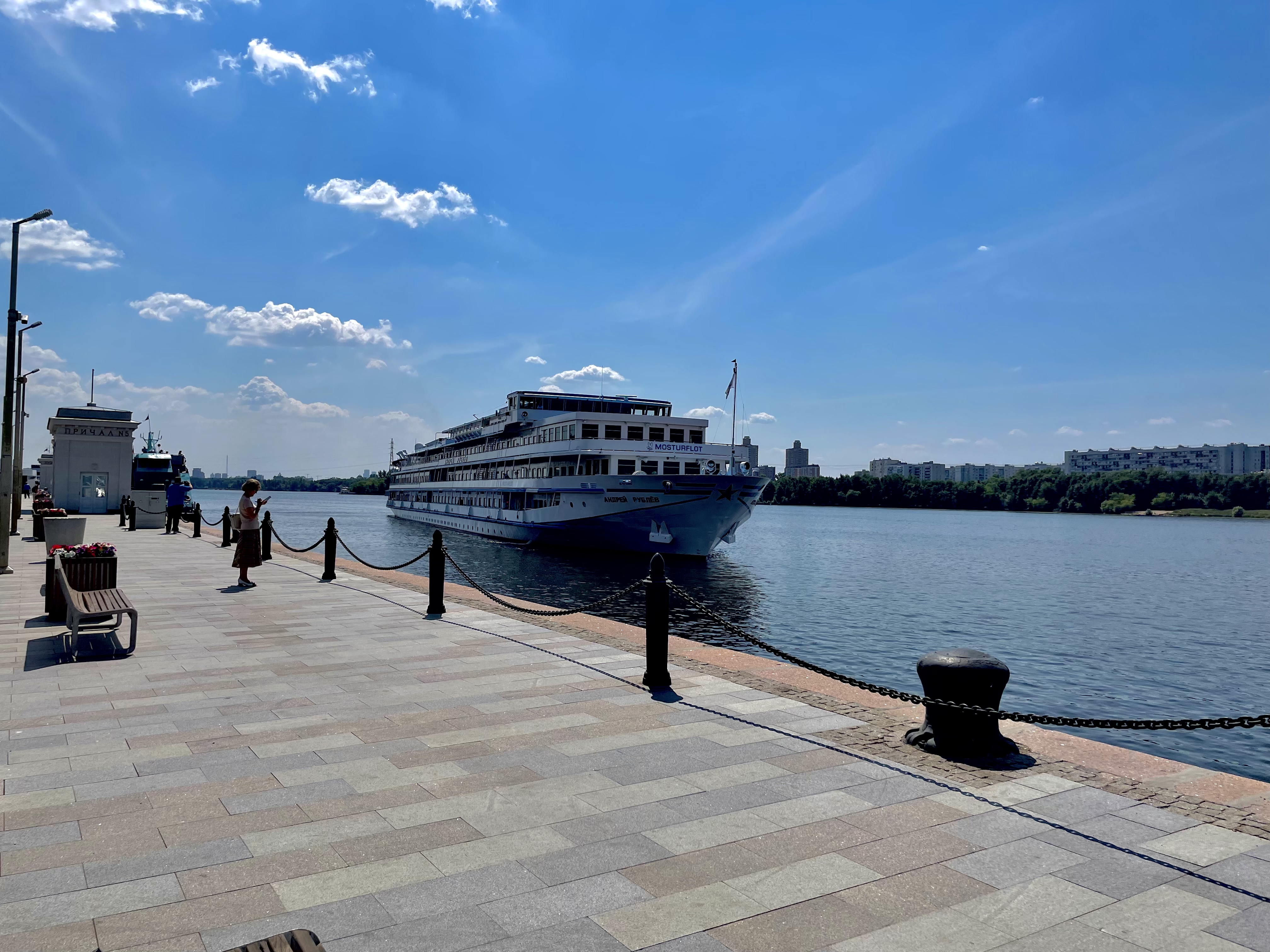 Причал 10 нижний новгород. Речной вокзал 7 причал нижний новгород. Четвертый причал. Четвертый причал. Дубровинского, 1а.