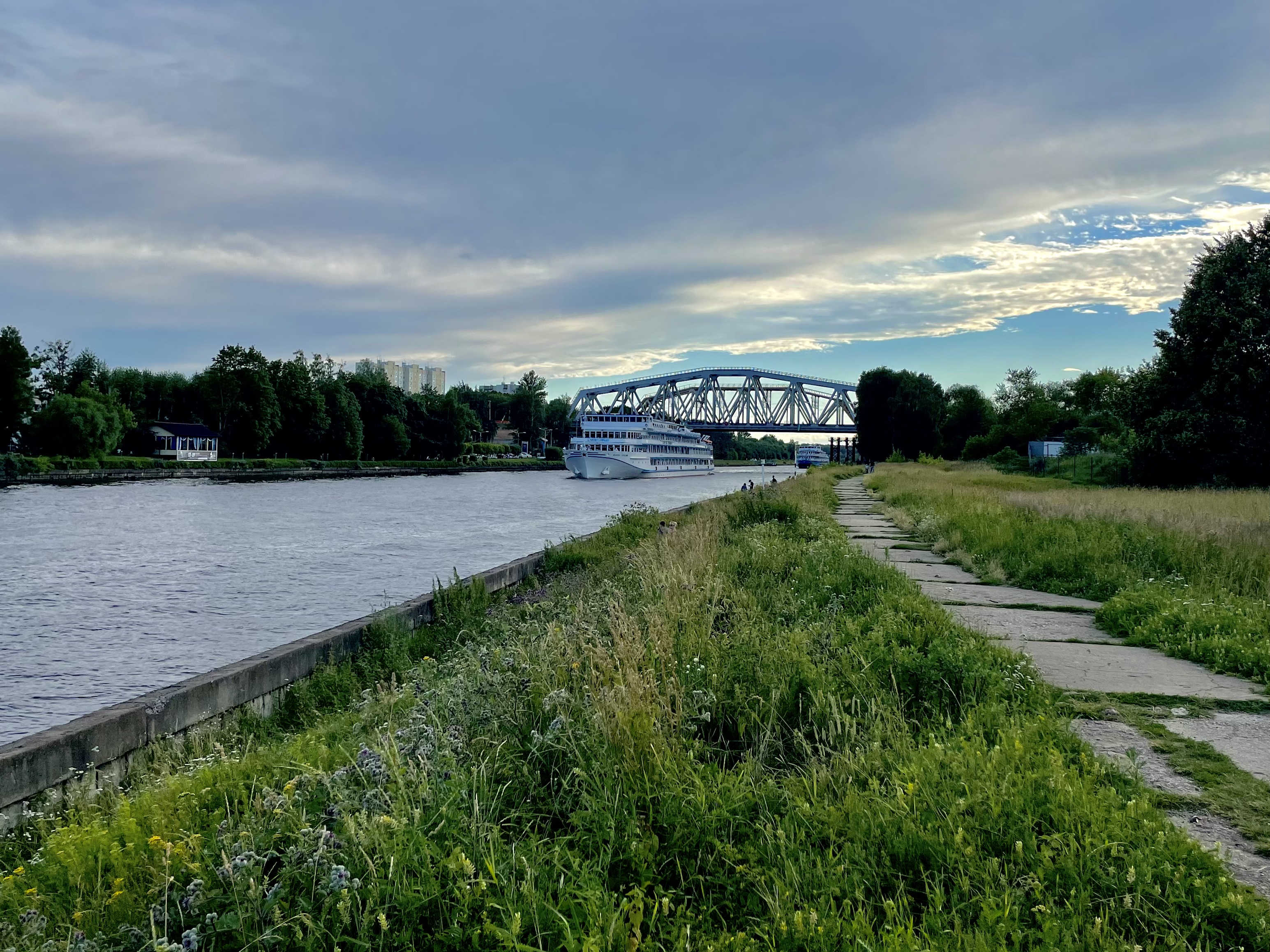 Мал канал. Озерна водохранилище. Пироговское водохранилище фото. Канаково реки водохранилищем. Речная флотилия Узбекистана.