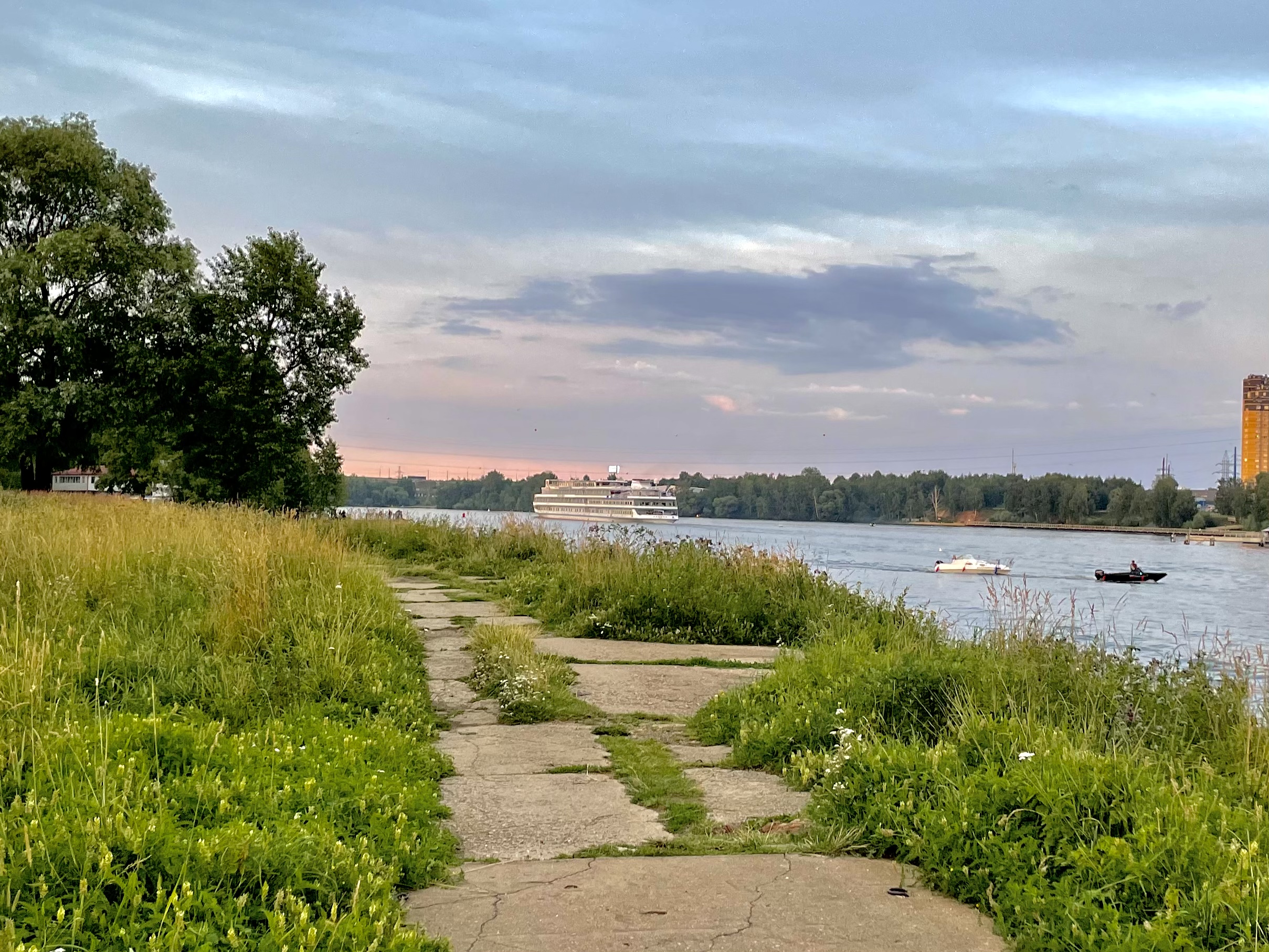 Затон коса. Затон. Река Лоста водохранилище. Река Озерна Волын. Водохранилище реки Неман.