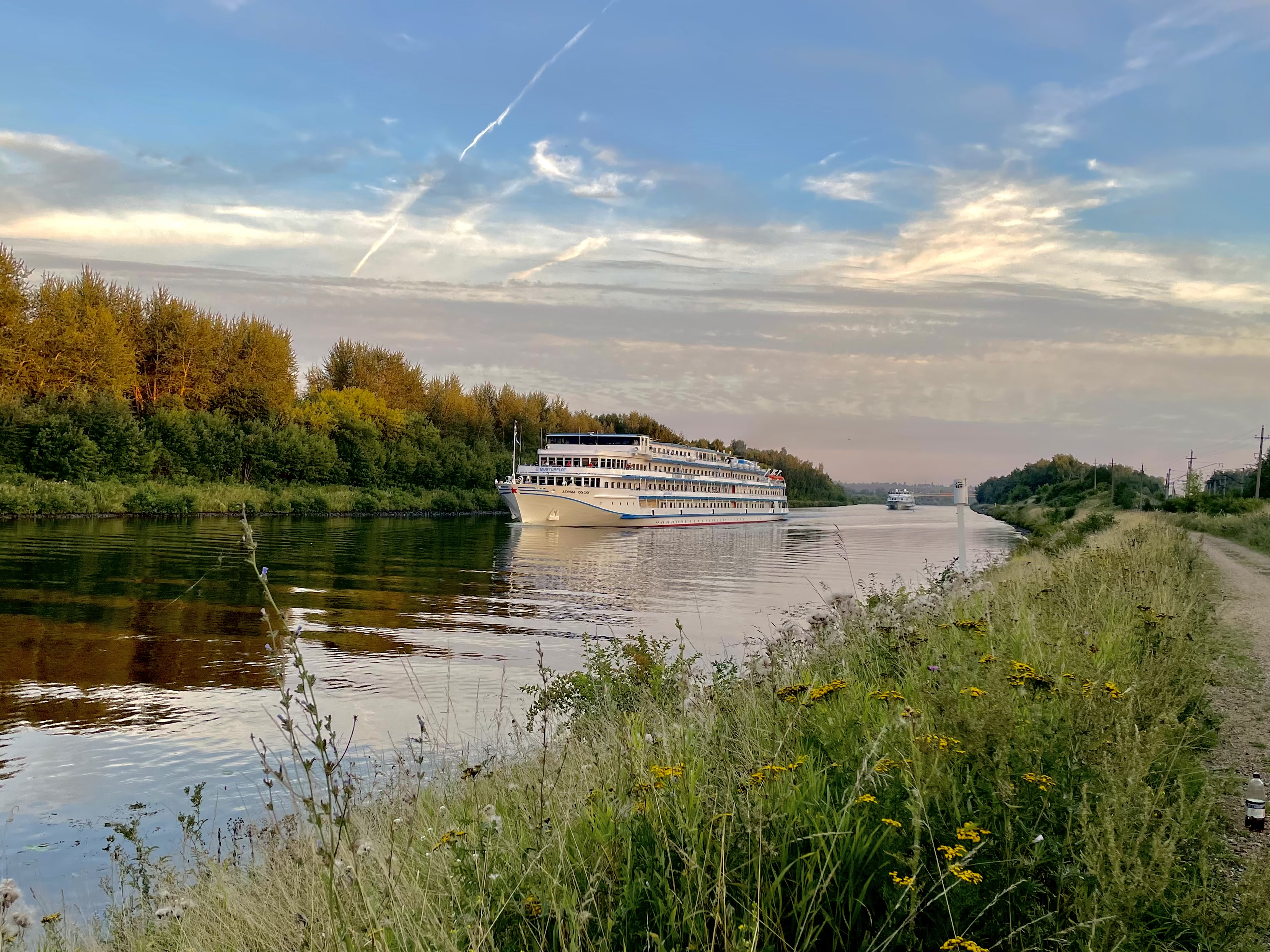 Дней уходящих река. Водохранилище. Река Озерна. Речной канал. Фотосессия в Плесе.