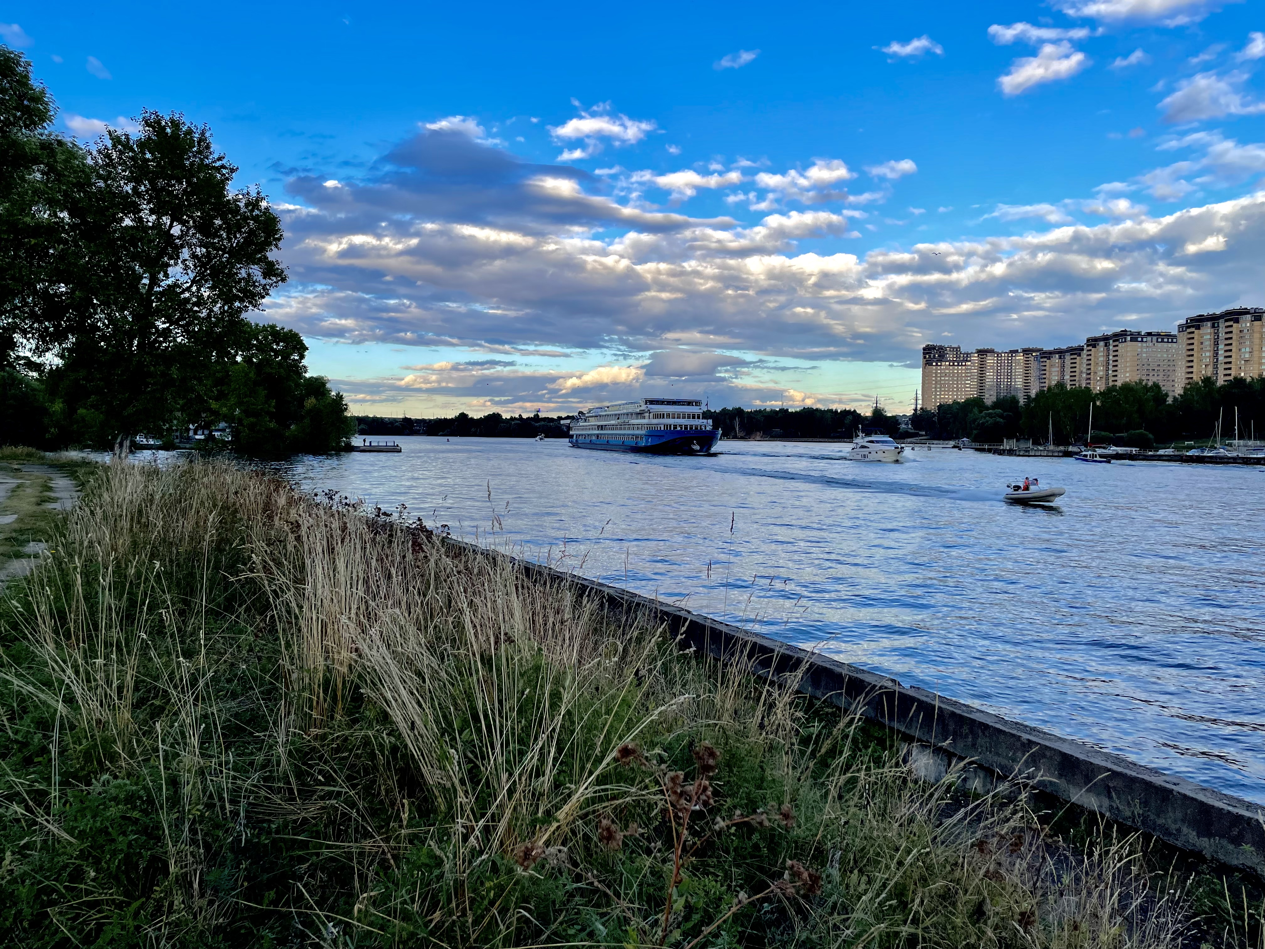 водохранилище на реке за