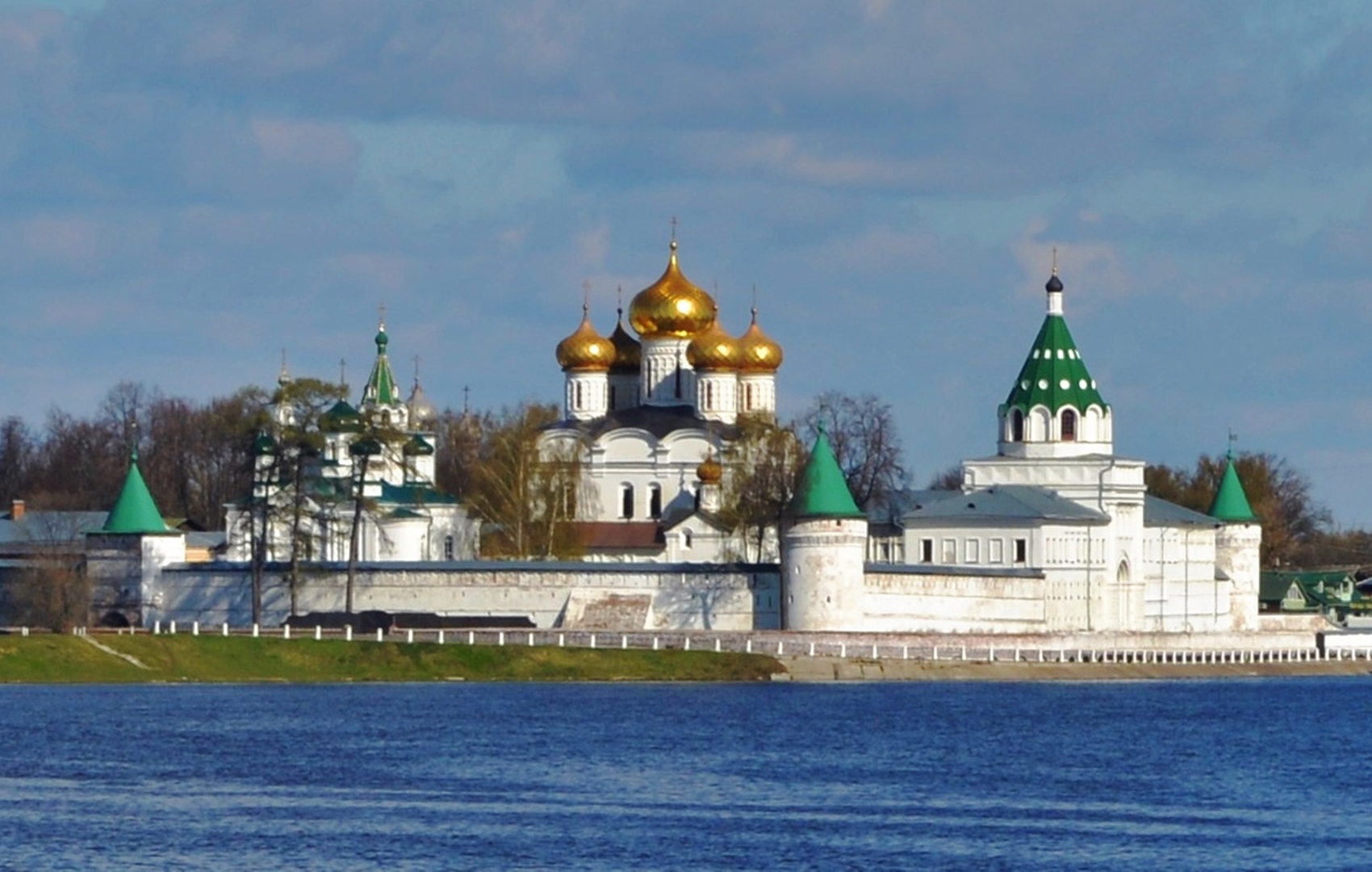 Кострома ипатьевский. Городской округ город Кострома Ипатьевский монастырь. Ипатьевский монастырь близ Костромы. Ипатьевский монастырь Спутник. Валдай Ипатьевский монастырь.