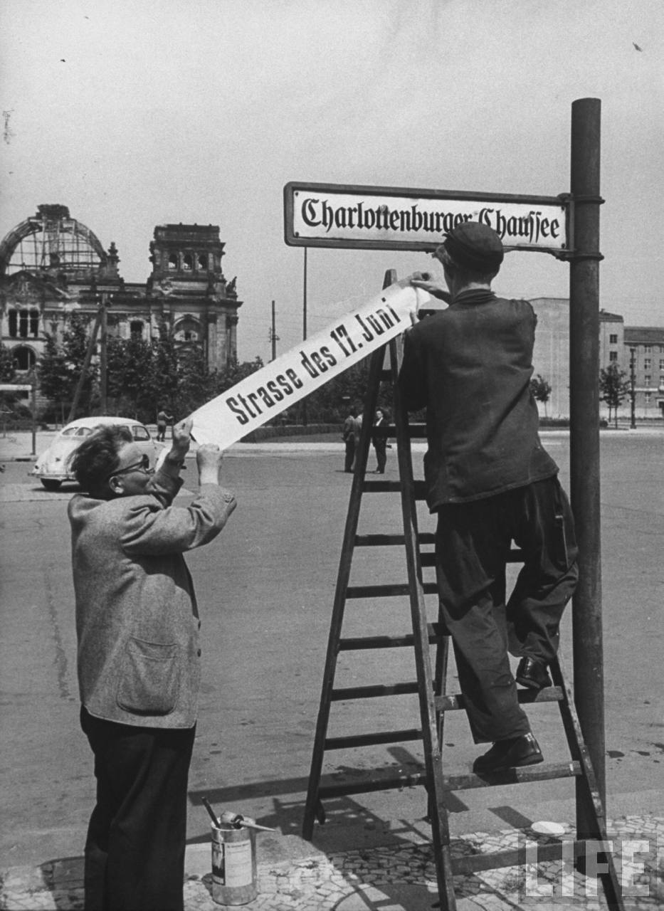 Берлин 1953. Надписи на колоннах Рейхстага. Надписи в Берлине на Рейхстаге.