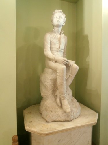 Скульптура лицеиста Пушкина