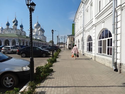 Ростов Великий. Видны купола Ростовского кремля