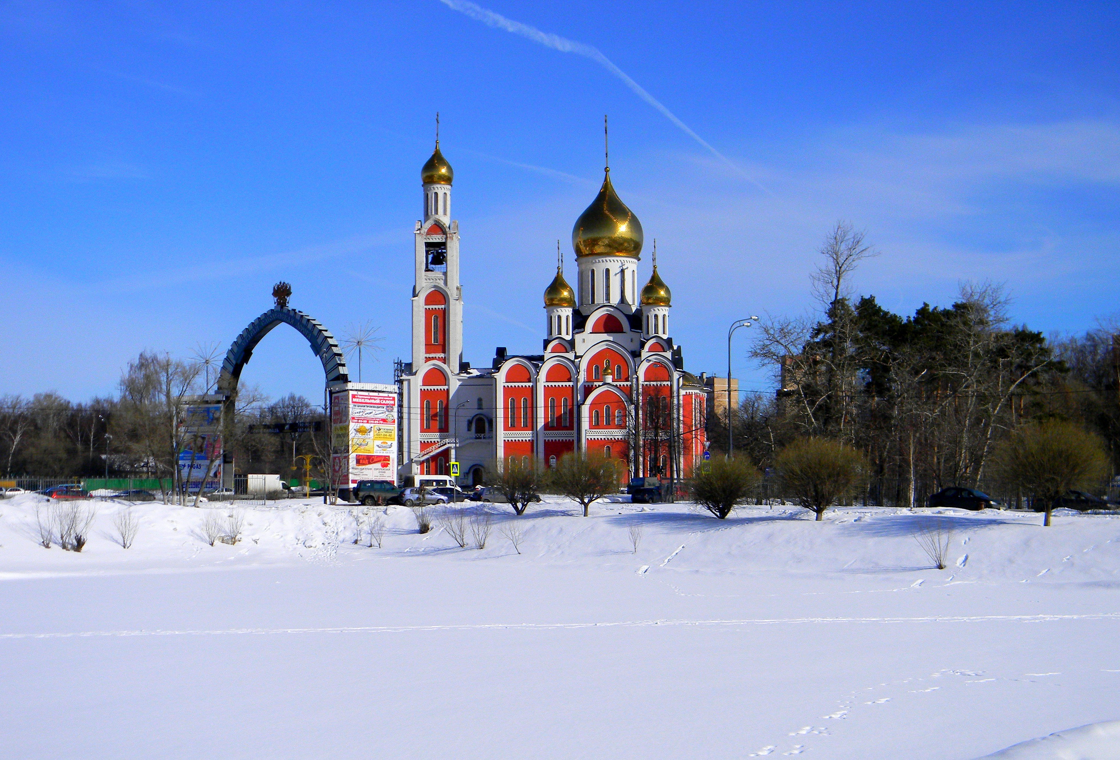 Храм георгия победоносца в дзержинске нижегородской. Георгиевский собор Одинцово. Храм Георгия Победоносца в Одинцово. Храм Одинцово Георгия Победоносца зимой. Георгиевский собор Одинцово зимой.