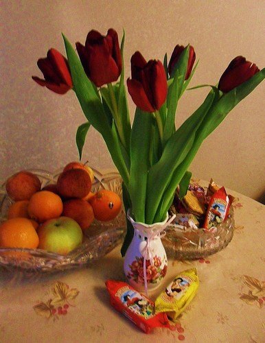 Праздничный набор - фрукты, сладости, цветы!