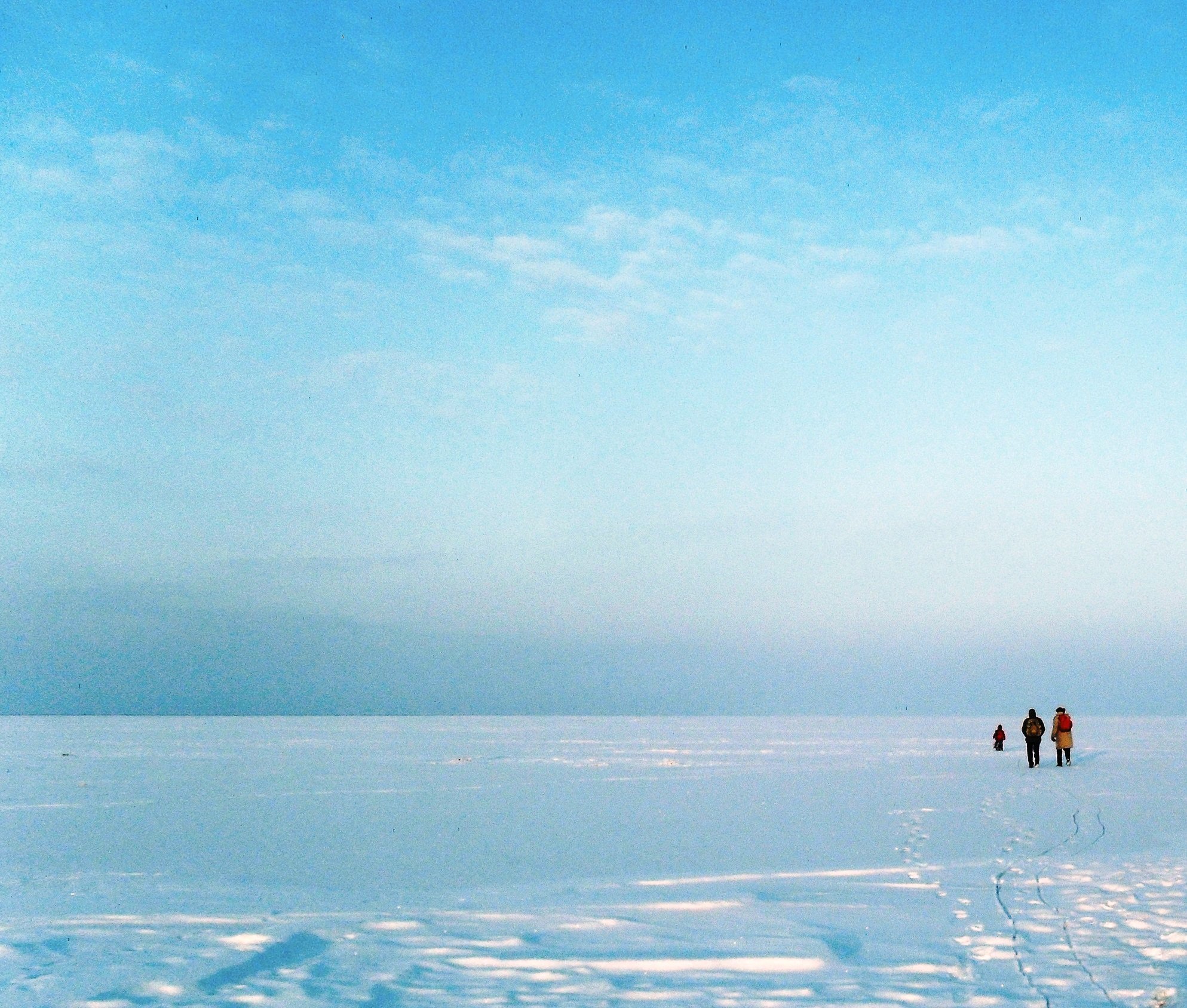 Лучший отдых на море в феврале. Заснеженное море. Февраль на море. Море в феврале фото. Куда поехать в феврале на море.