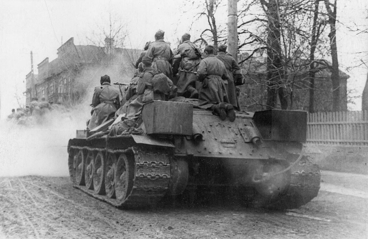 Т 34 Белоруссия 1944. Т-34 В Выборге 1944. Танк т-34 в годы Великой Отечественной войны. Танк т-34 в бою.