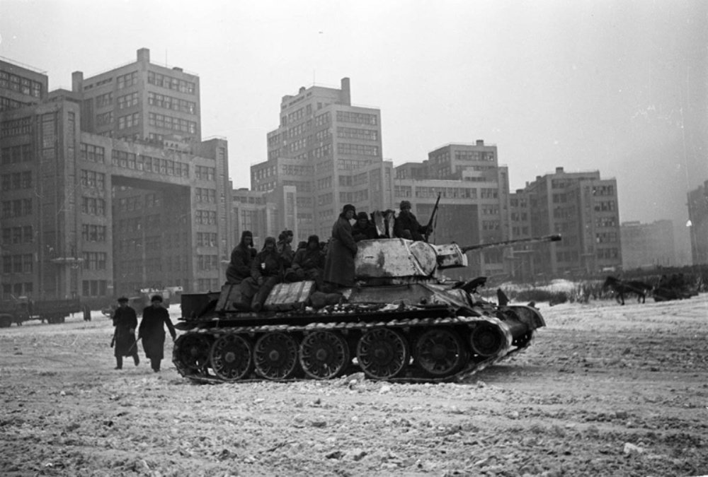 Освобождение города харькова. Освобожденный Харьков 1943. Освобождение Харькова в 1943. Освобождение города Харьков 1943. Харьков 1943 год.