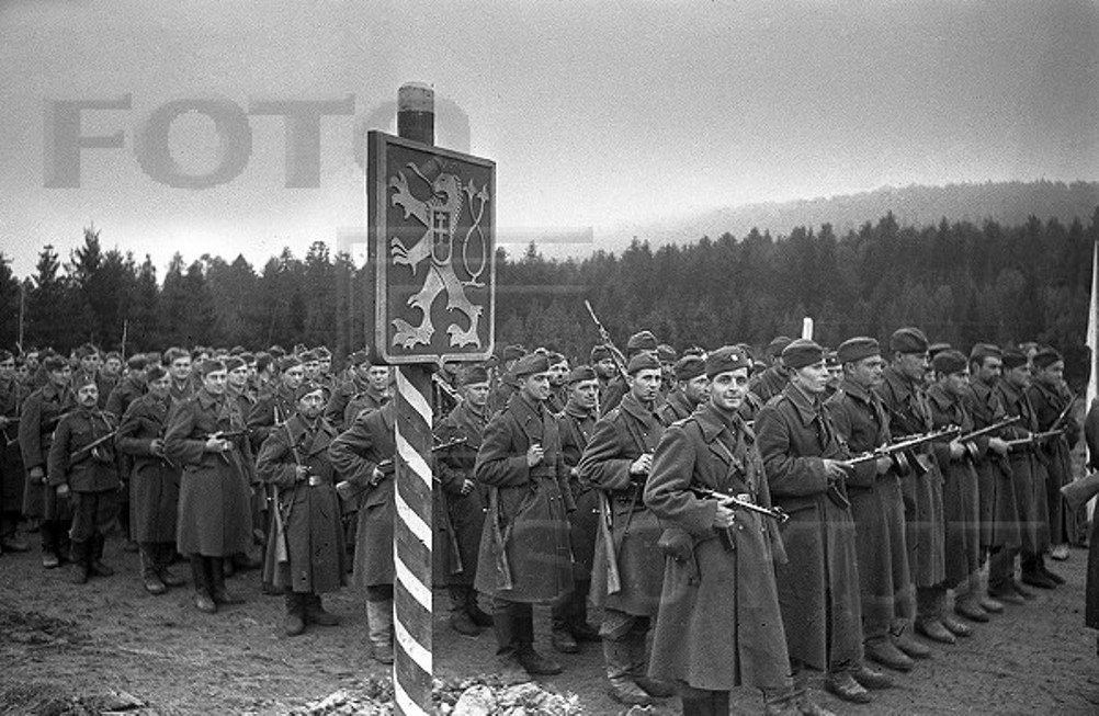 Первый чехословацкий корпус. 1 Чехословацкий армейский корпус 1944. Чехословацкий корпус 1918 Знамя.