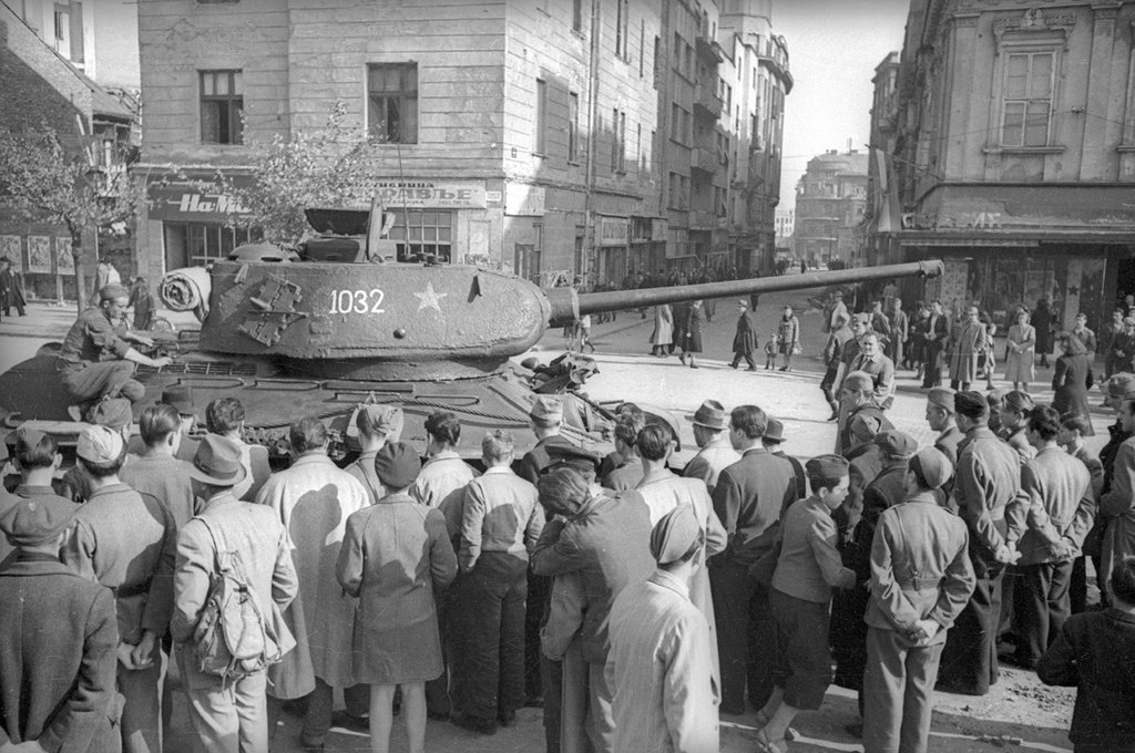 10 апреля 1944 года. Т-34 Львов 1944. Т34 85 в Белграде. Освобождение Будапешта 1944. Освобождение Югославии 1944.