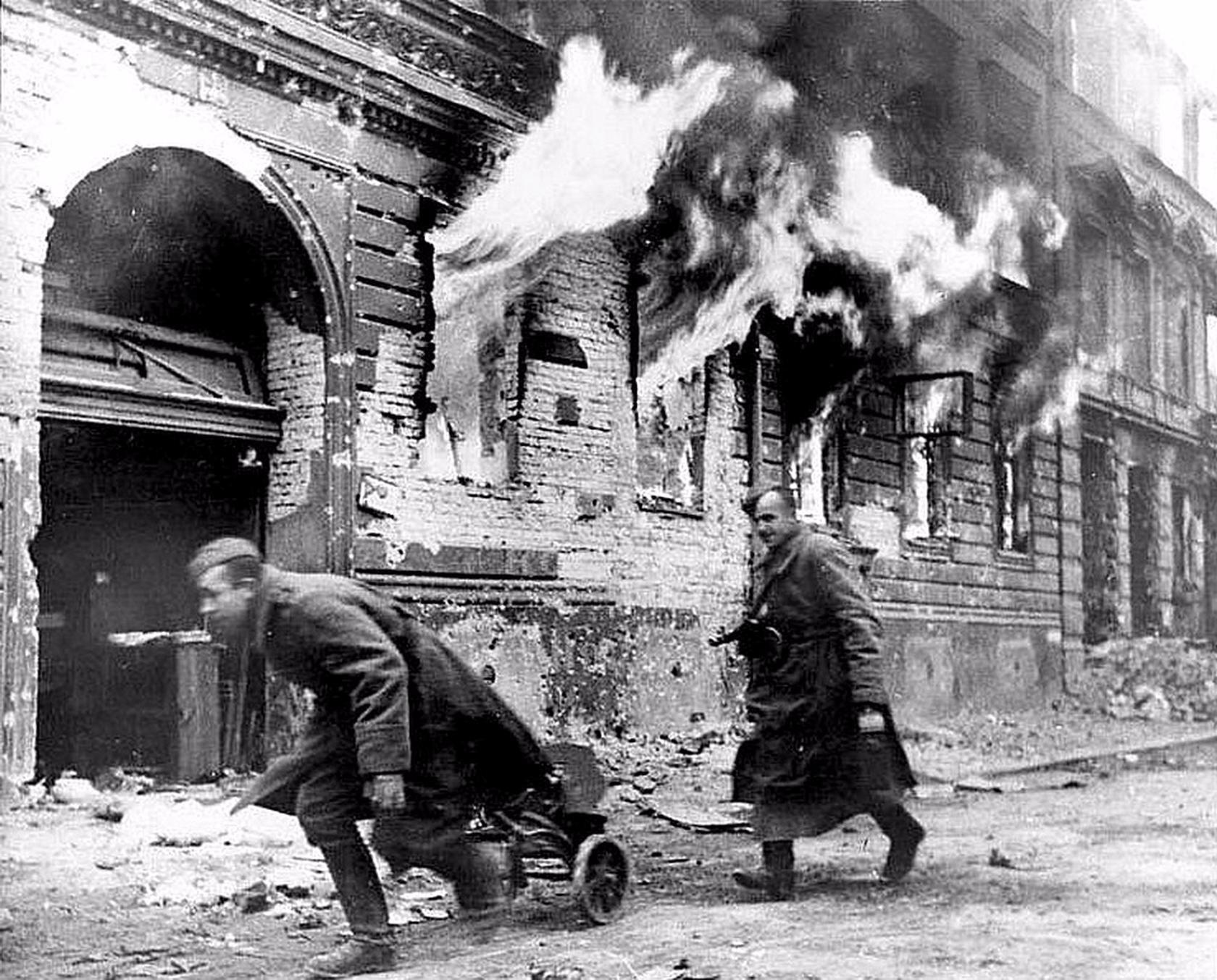 Последние дни великой отечественной войны. Уличный бой 1945 года Берлин.