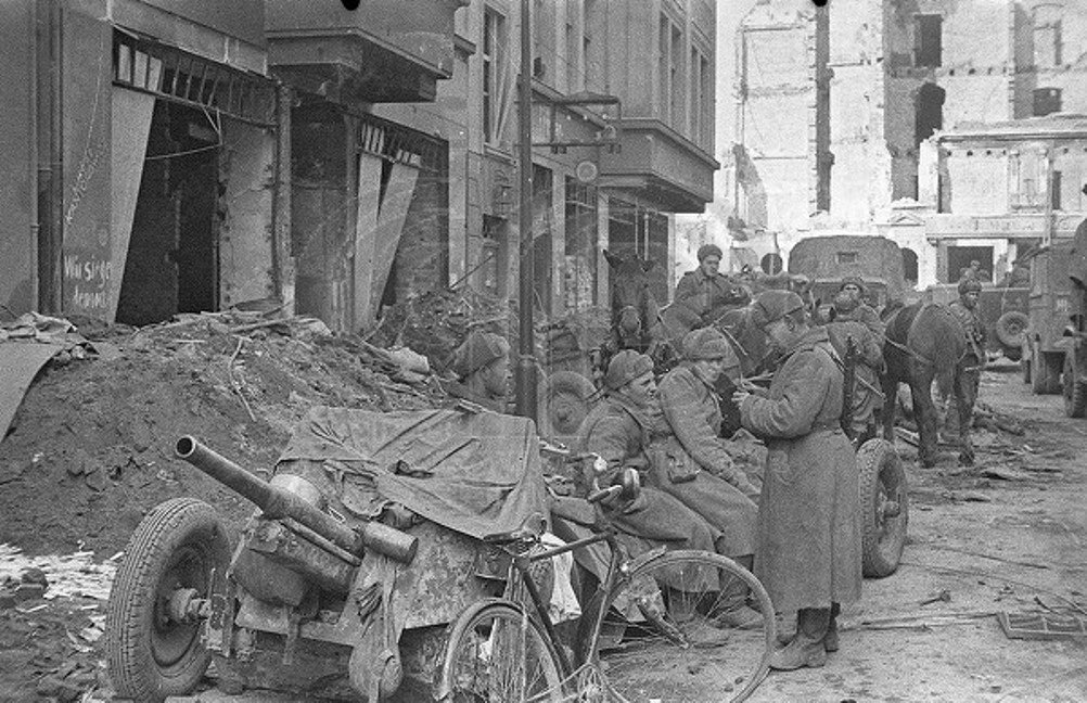 В генеральном штабе в штабах фронтов в глубокой тайне разрабатывался план военной операции