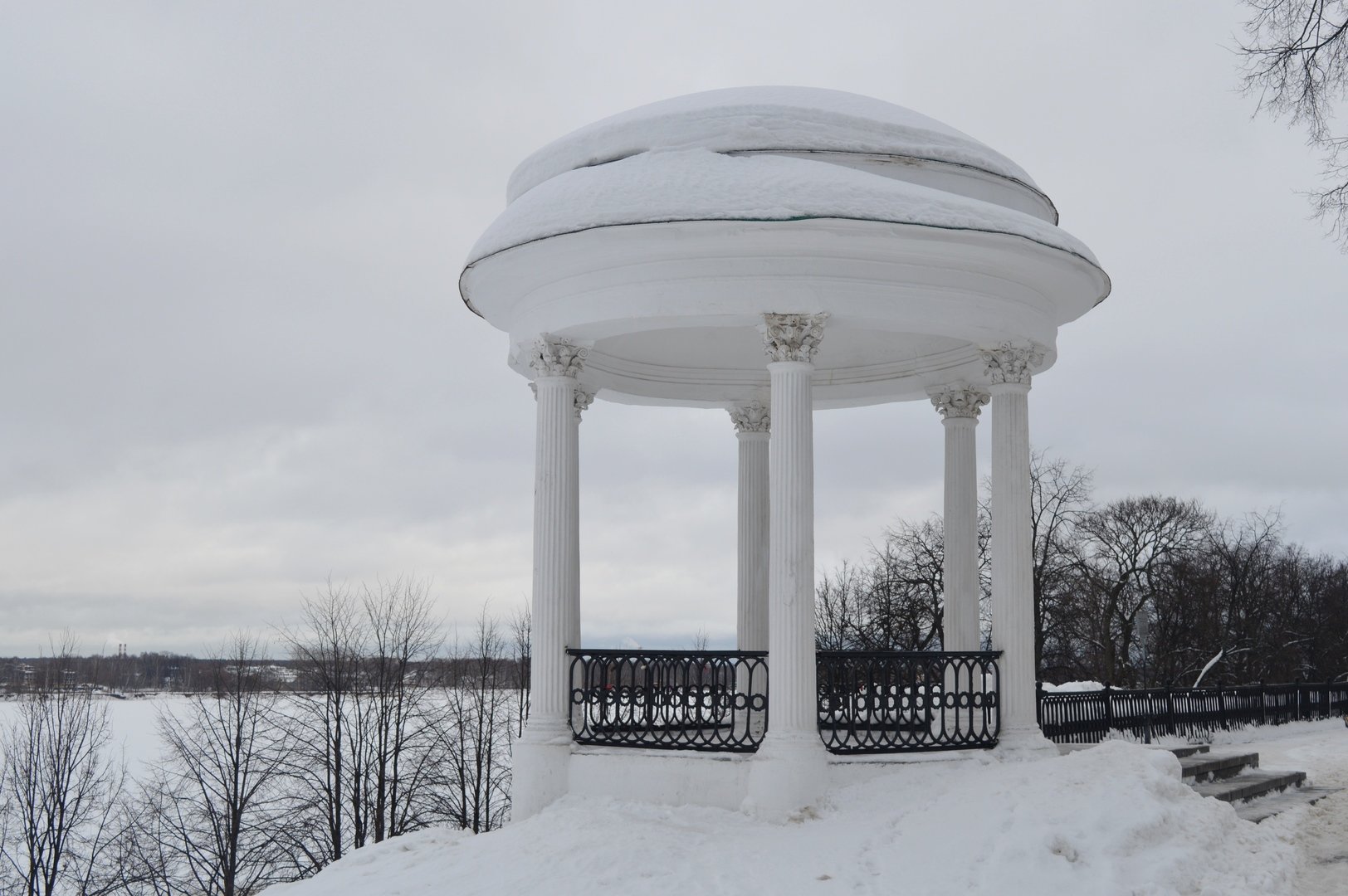 Беседка волжский. Беседка Островского в Костроме. Волжская беседка. Мемориальная беседка Гончарова. Волжская беседка Ярославль.