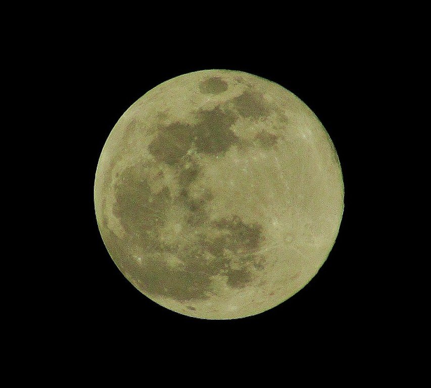 Луна логотип. Красивые картинки космоса и звезд. The small moon. Фотографии луны. Самый самый самый маленький луны.