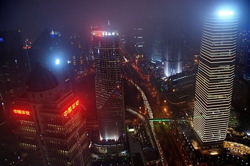 Шанхай ночью сверху в дождь...