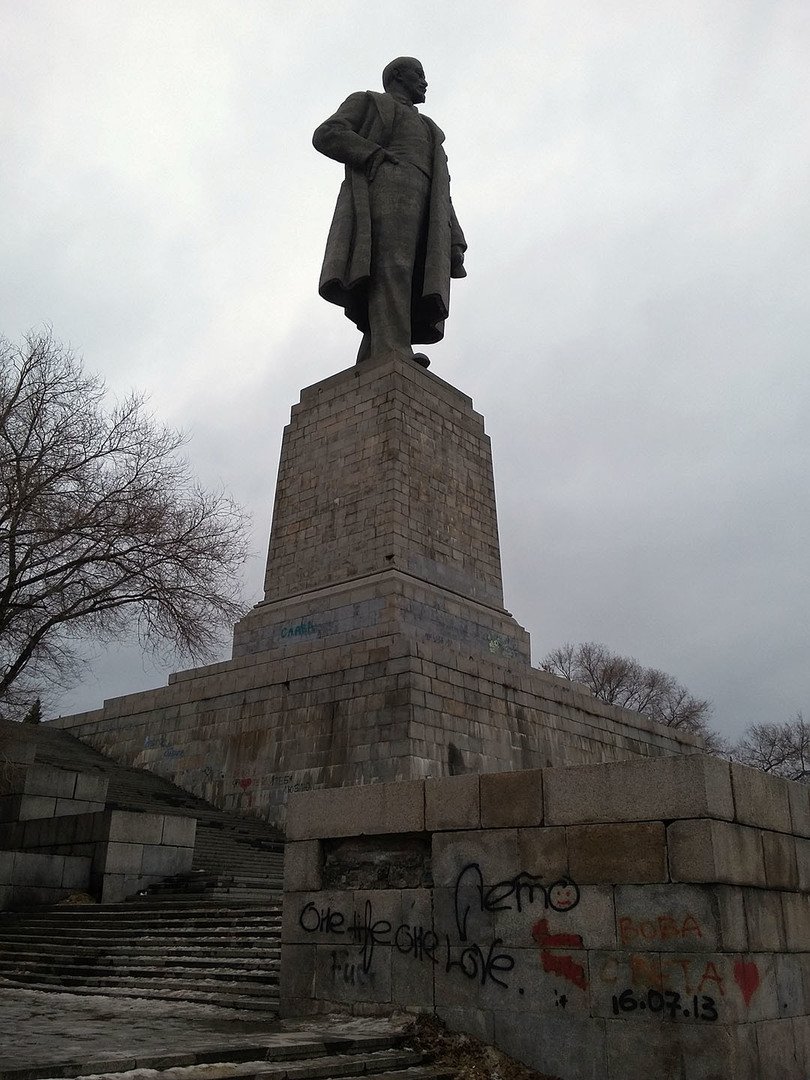 Памятник ленину в волгограде самый высокий фото Фото Самый большой памятник Ленину в мире на фотохостинге Fotoload