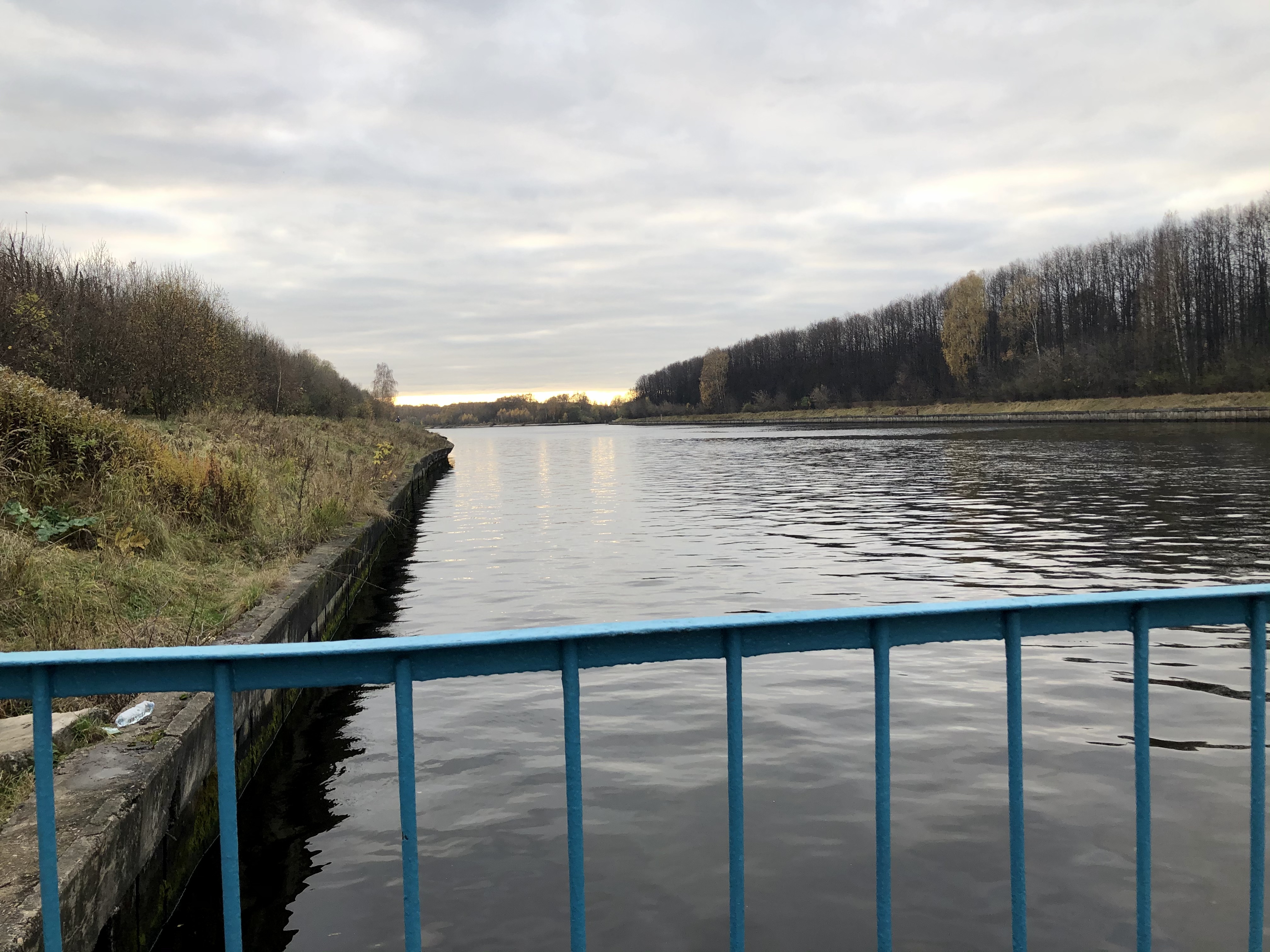 Канал реки. Водохранилища канала имени Москвы. Водники канал имени Москвы. Водники водохранилище. Канал речка.